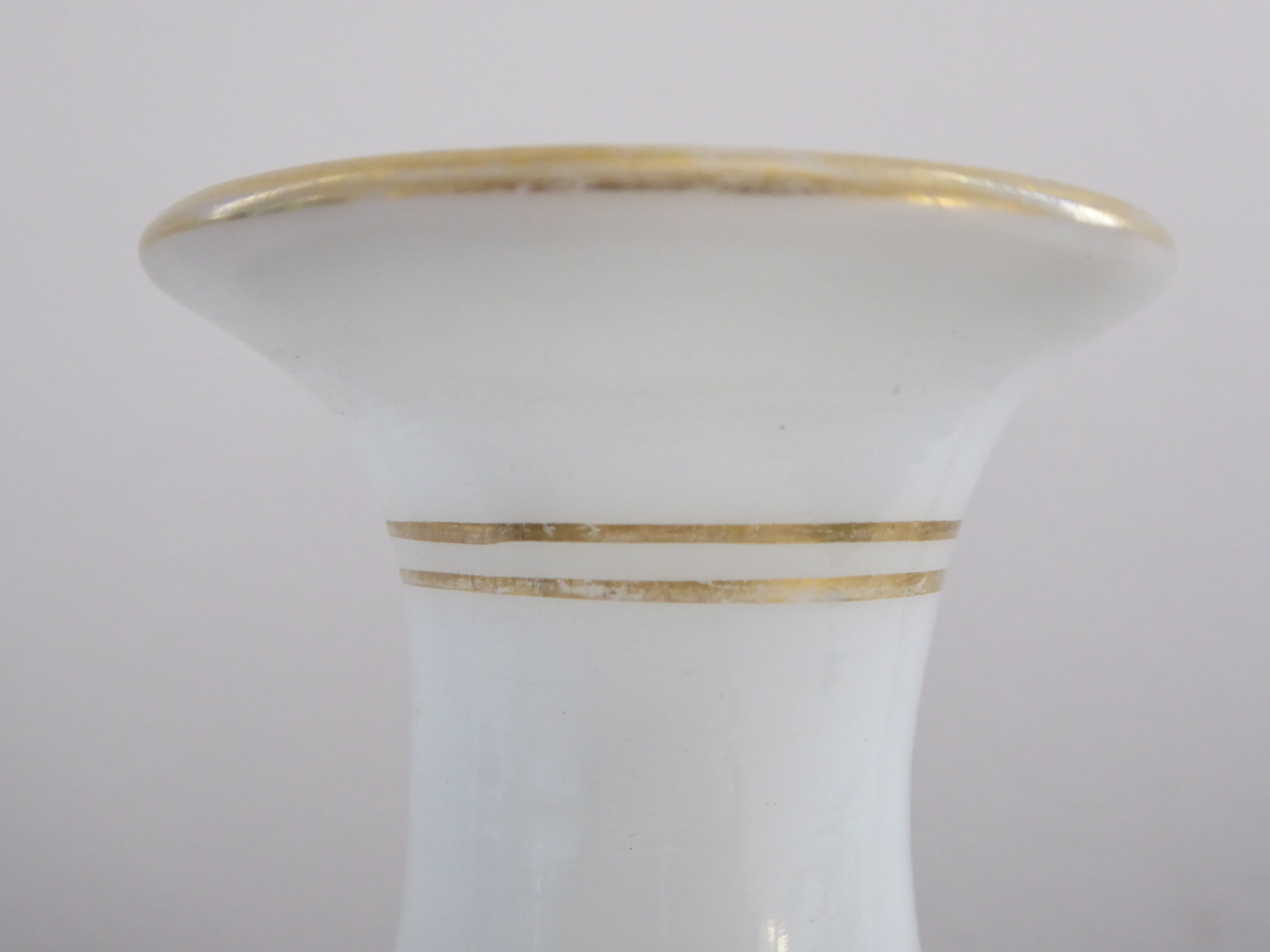 Vase miniature en opaline