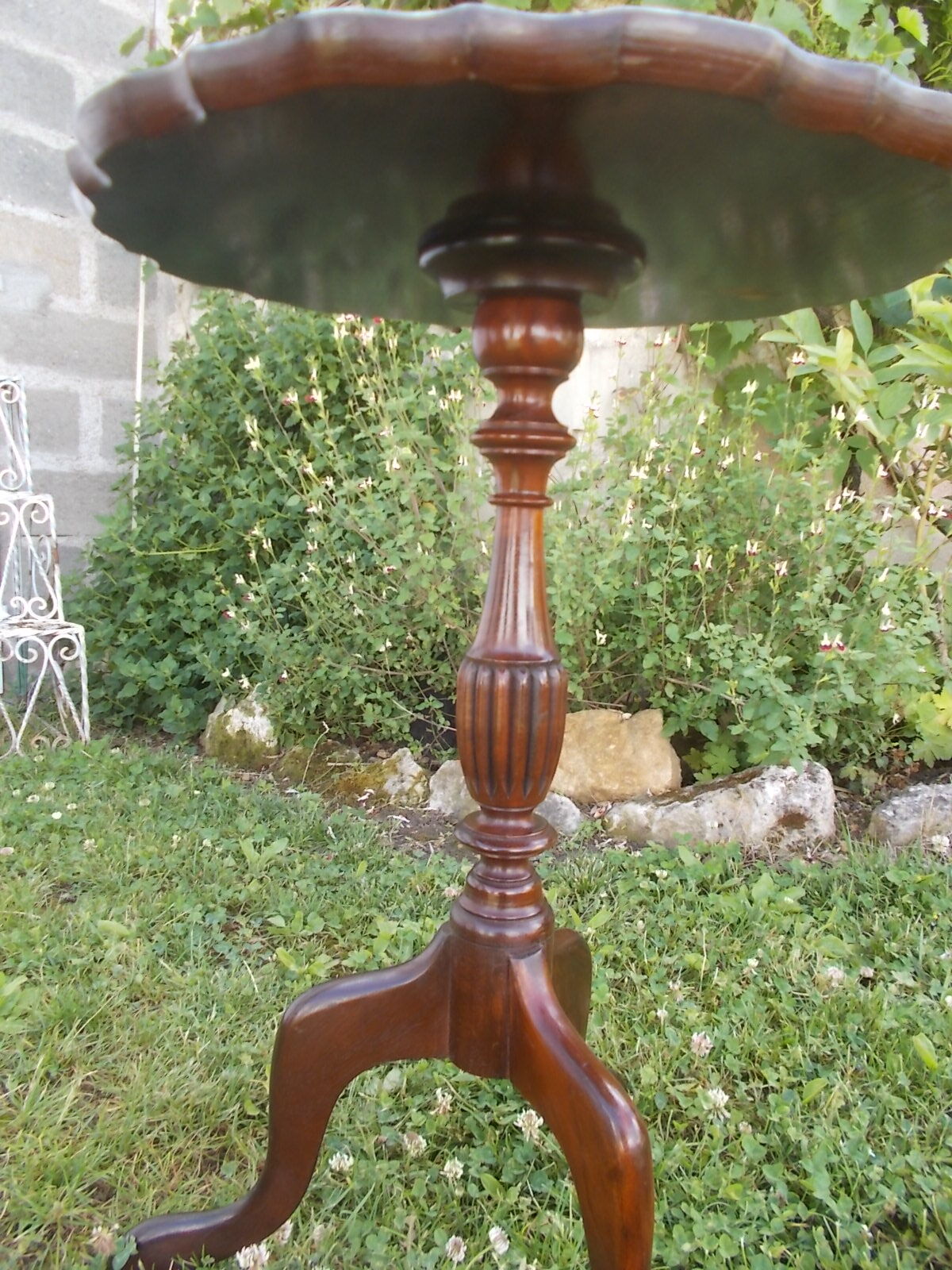 Mahogany pedestal table