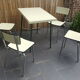 Table de cuisine avec ses chaises
