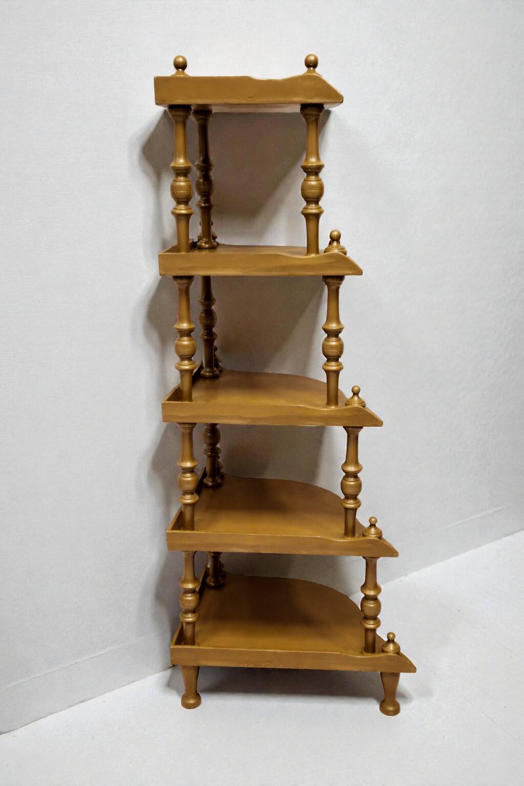 Large corner shelf in turned wood, Napoleon III style.