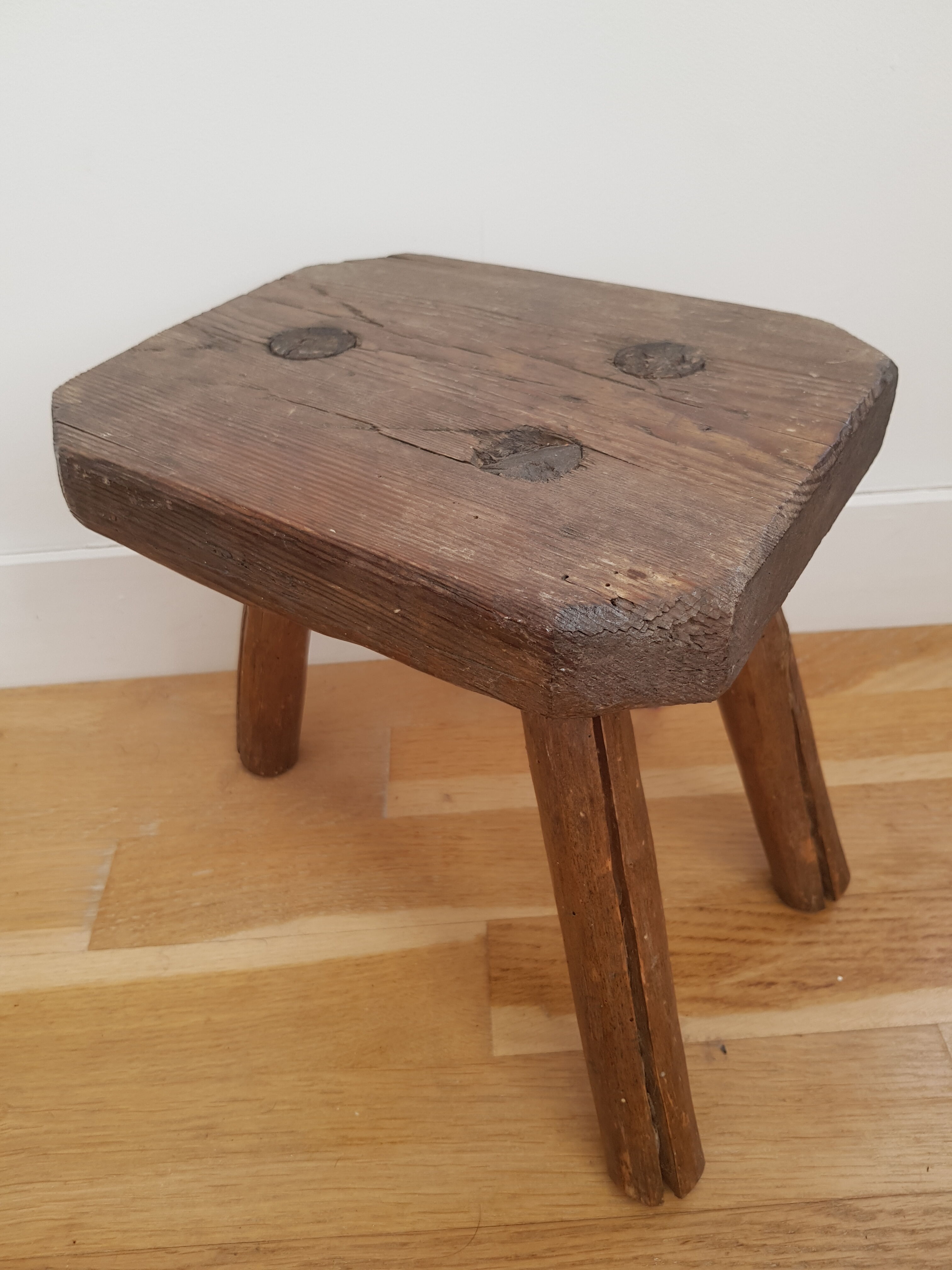 Tripod tabouret