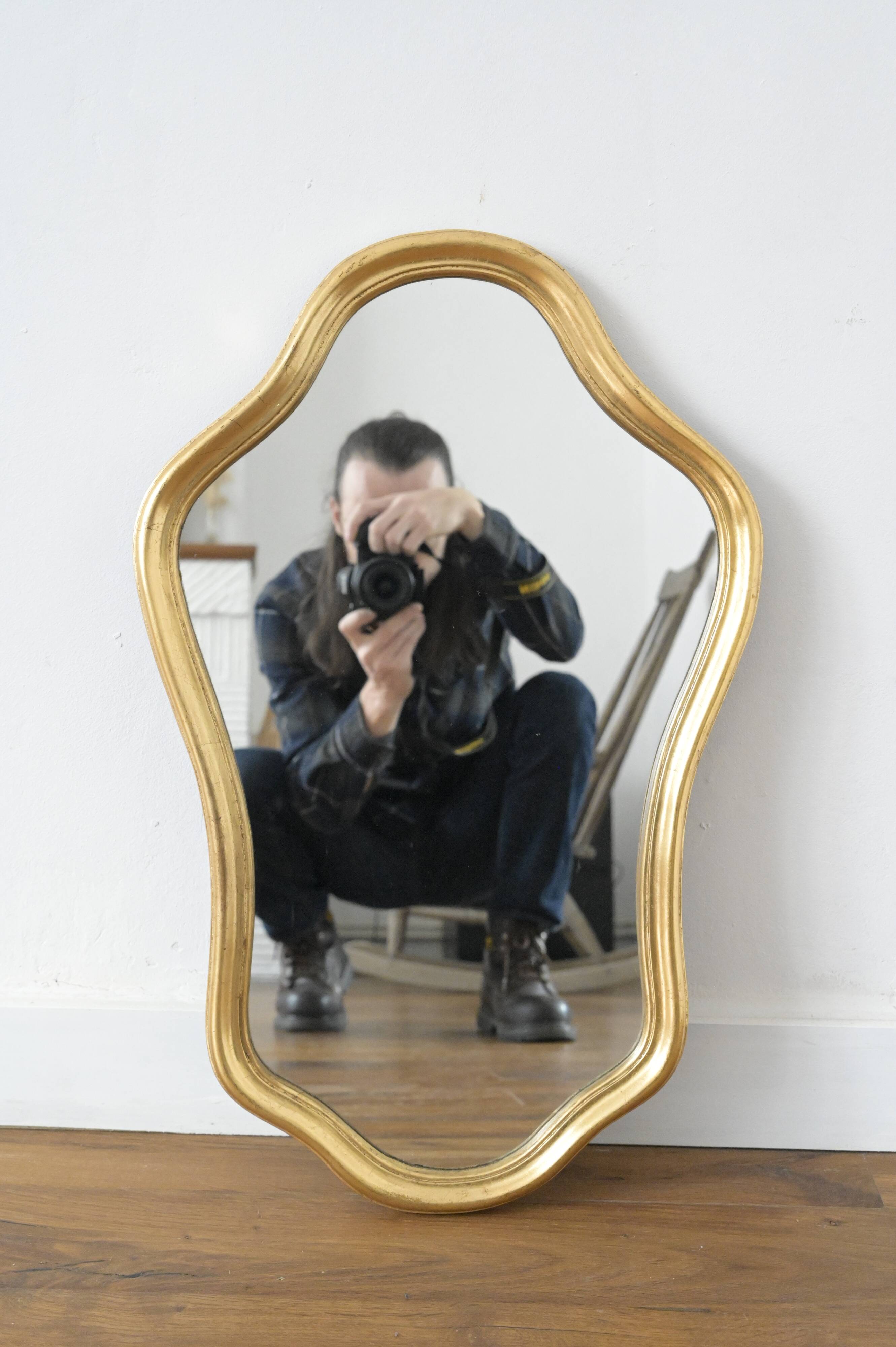 Golden mirror in wood and gold leaf