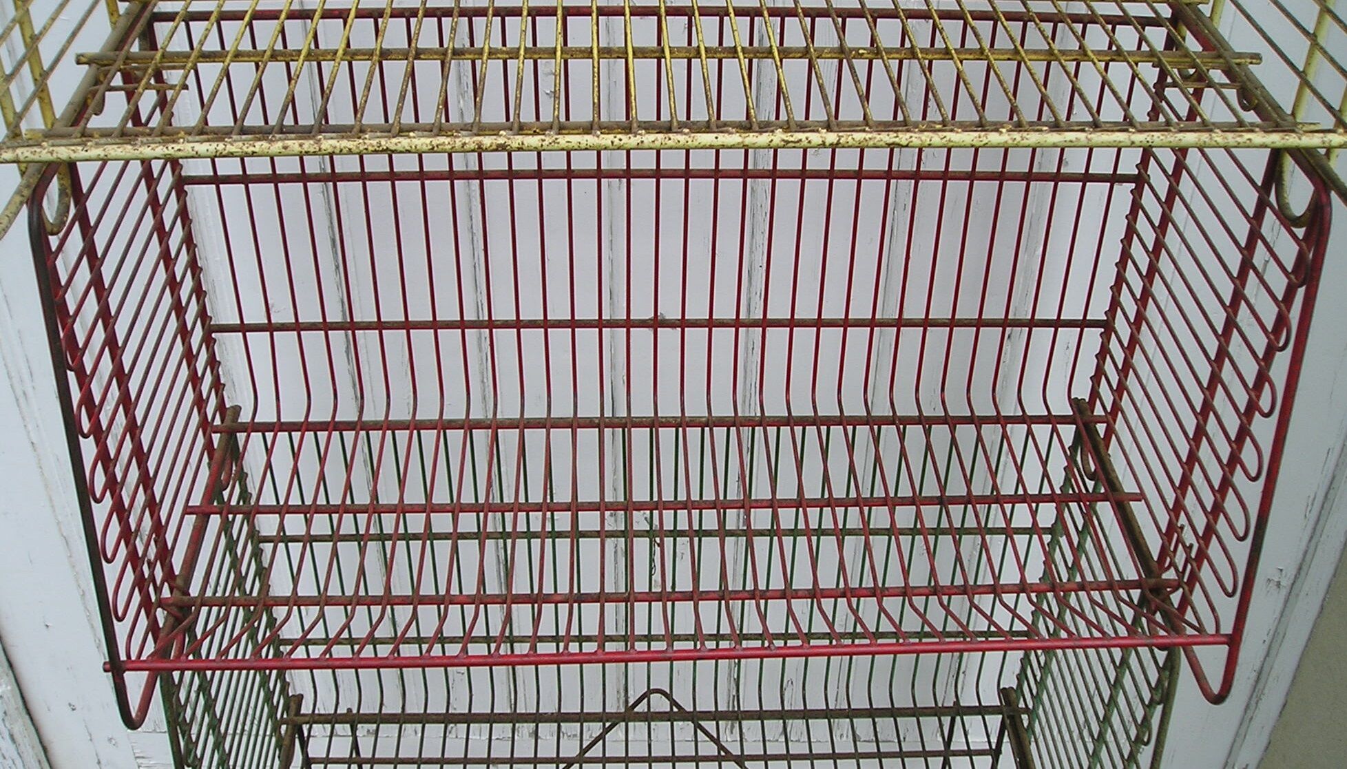 Metal display on wheels with 4 removable baskets 1960/70