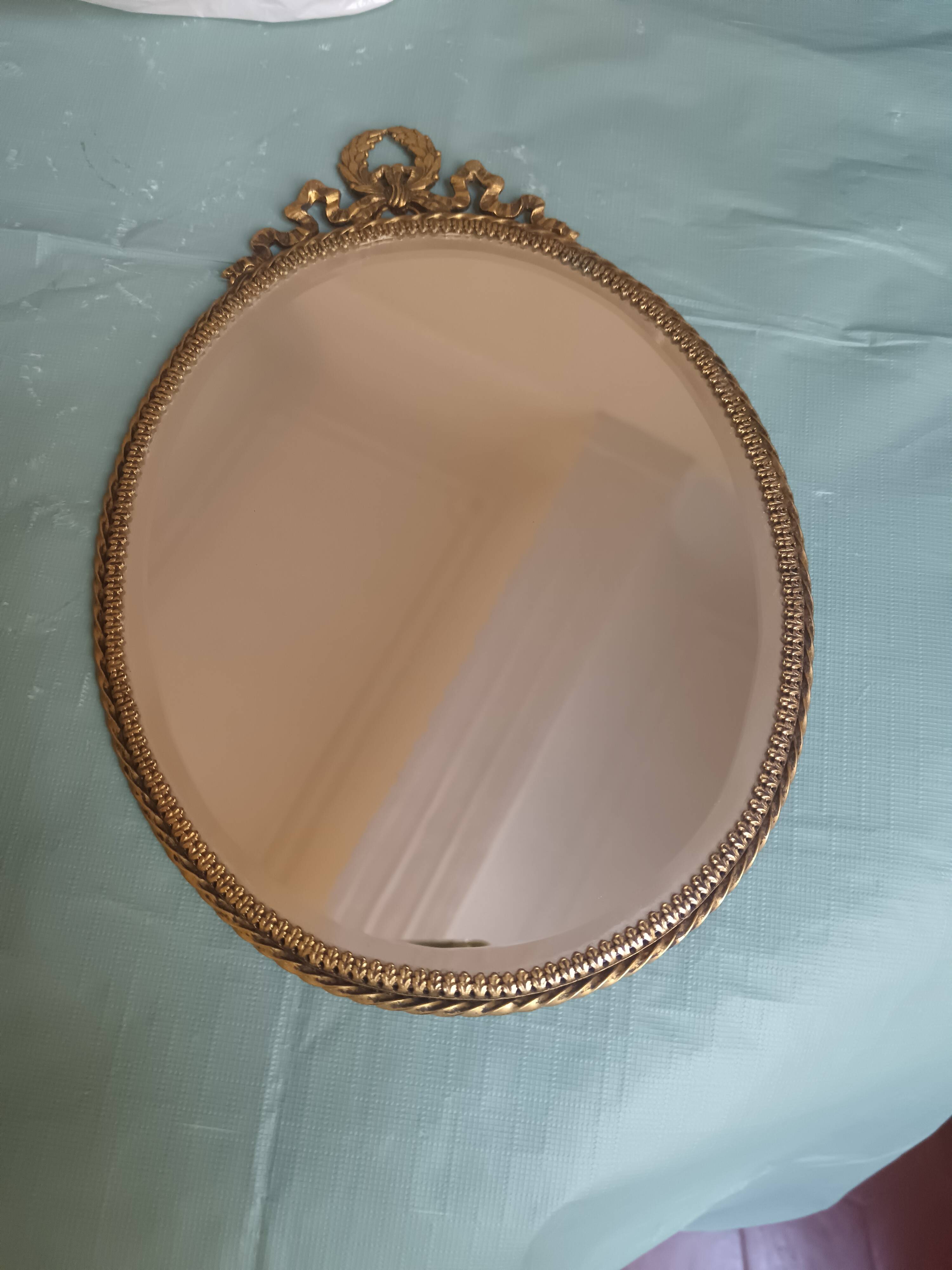 Miroir ancien ovale et doré