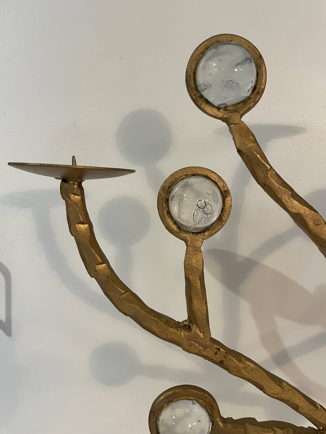 Candelabre en fer forgé et verre XXe