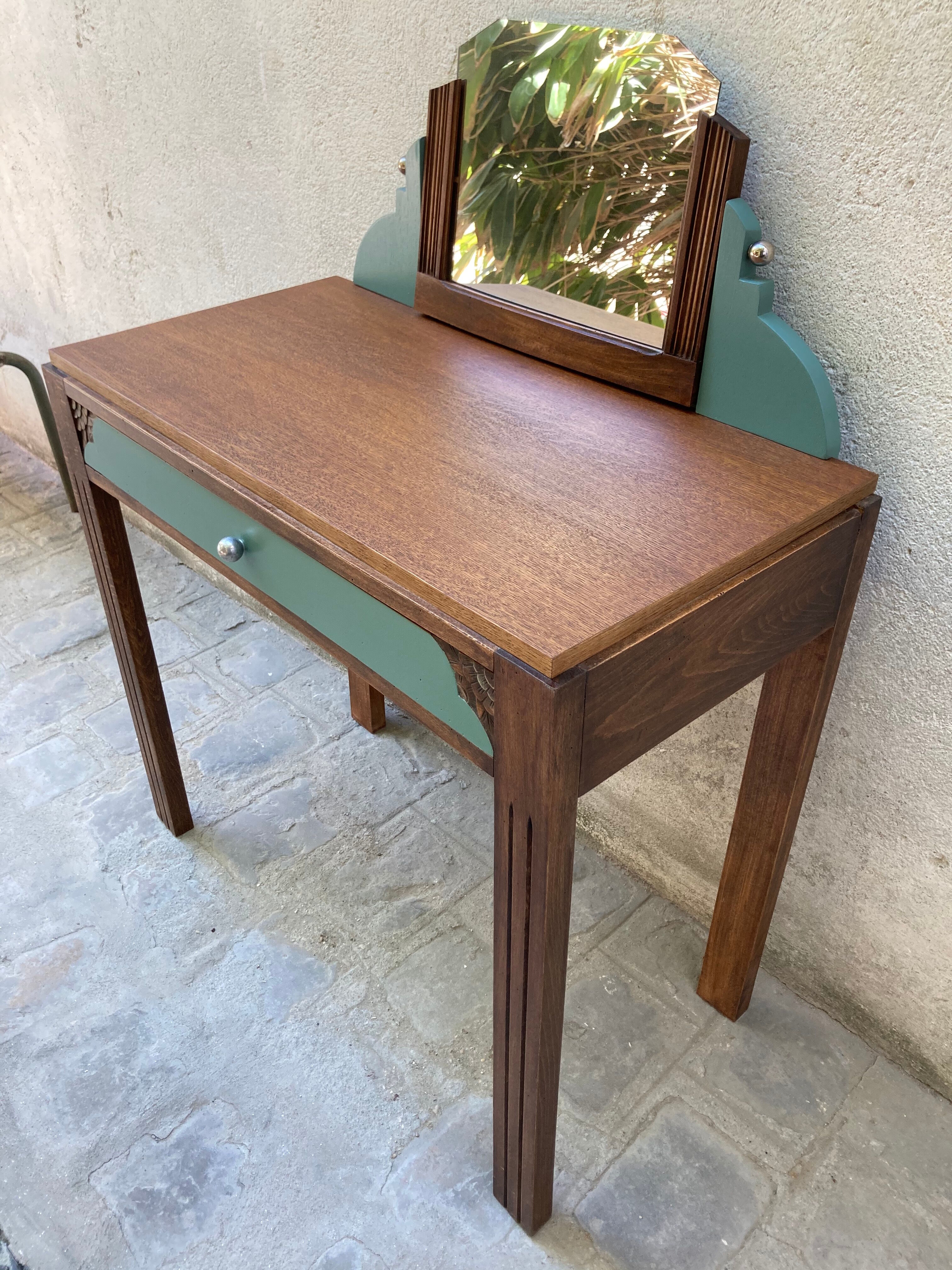 Art Deco hairdresser