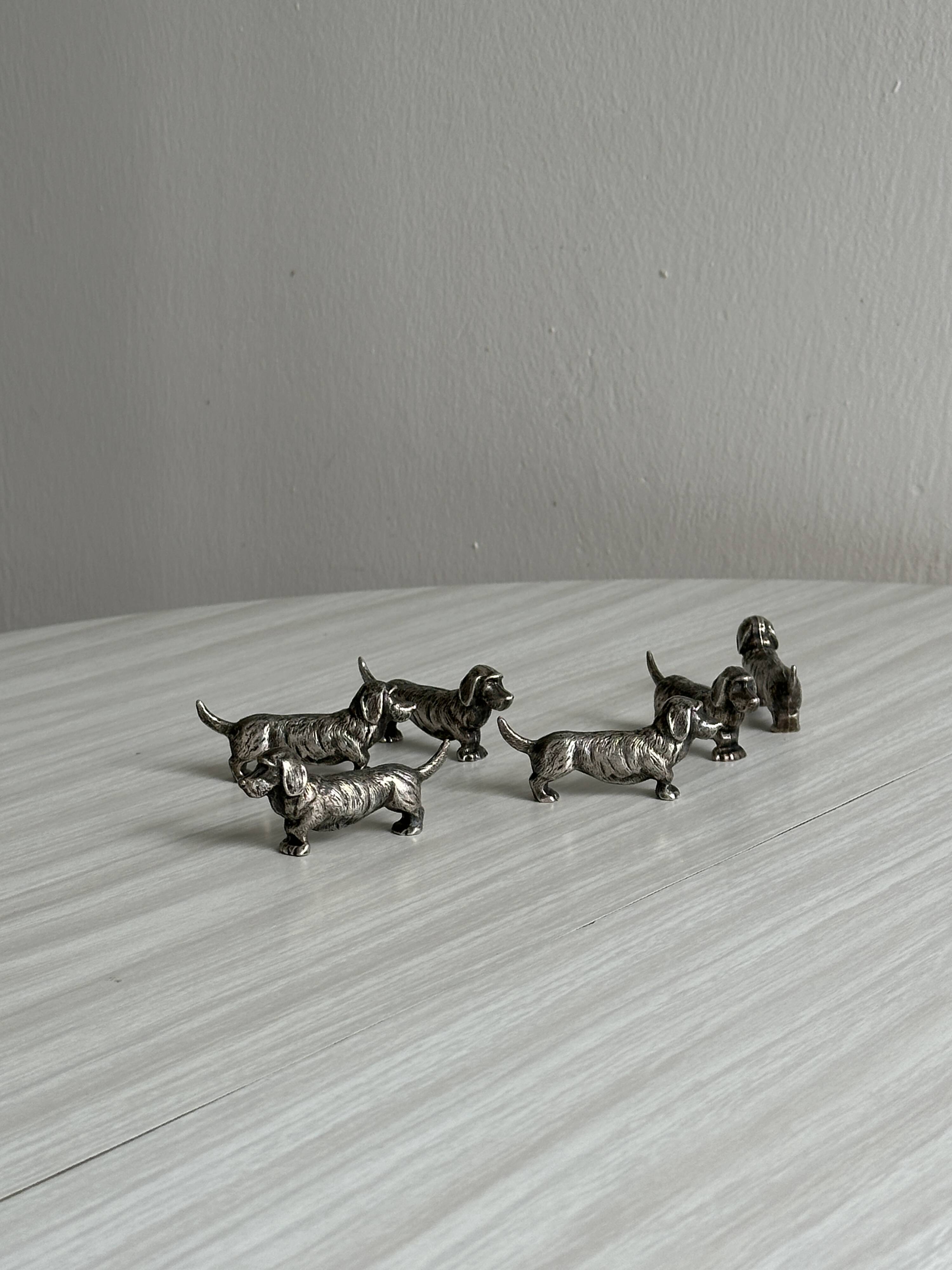 6 metal knife holders in the shape of small dogs