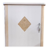 Petit meuble de rangement vintage – bois clair et rose poudré