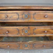 Commode en noyer d'époque XVIIIème