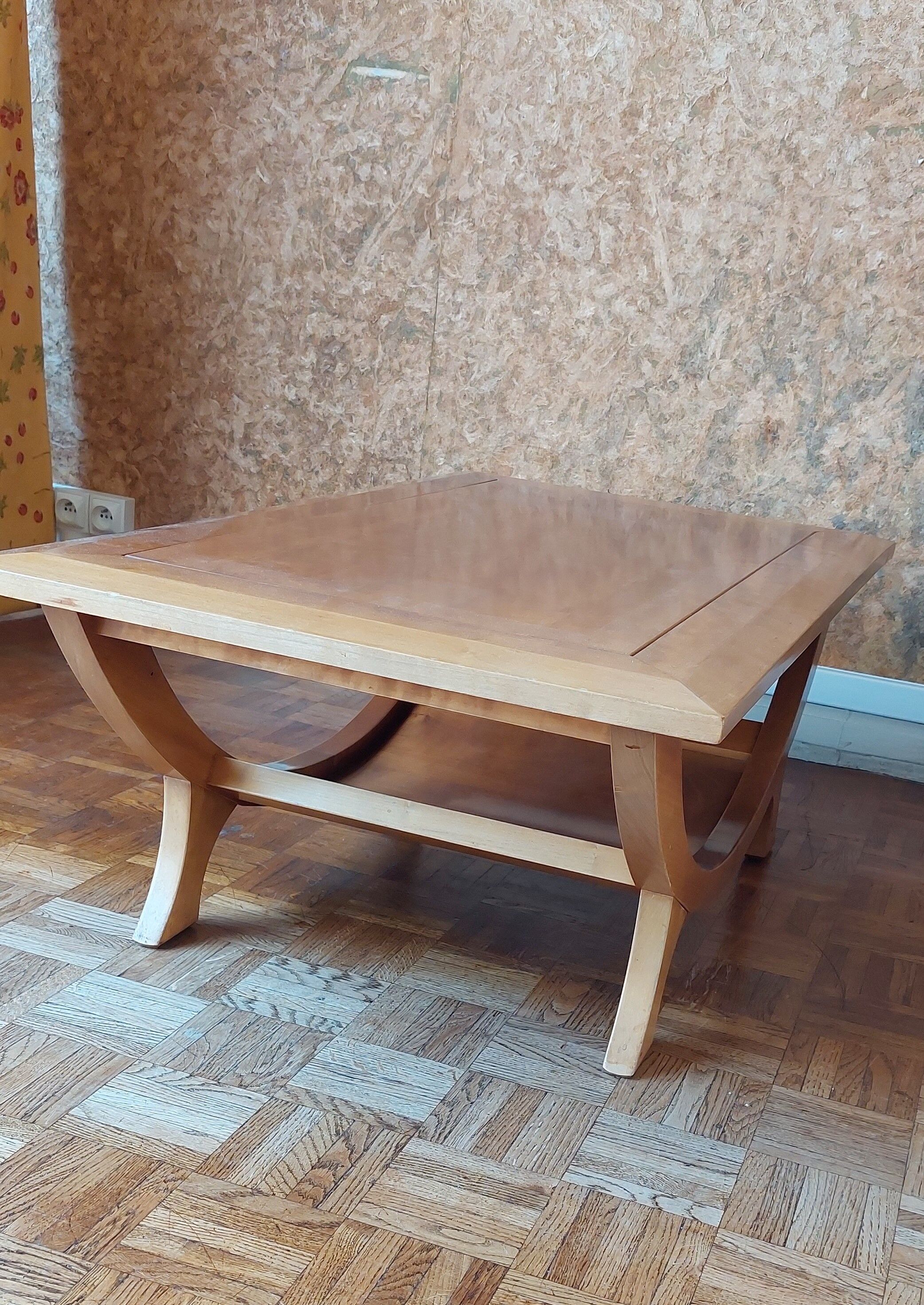Topper / cherry brand coffee table