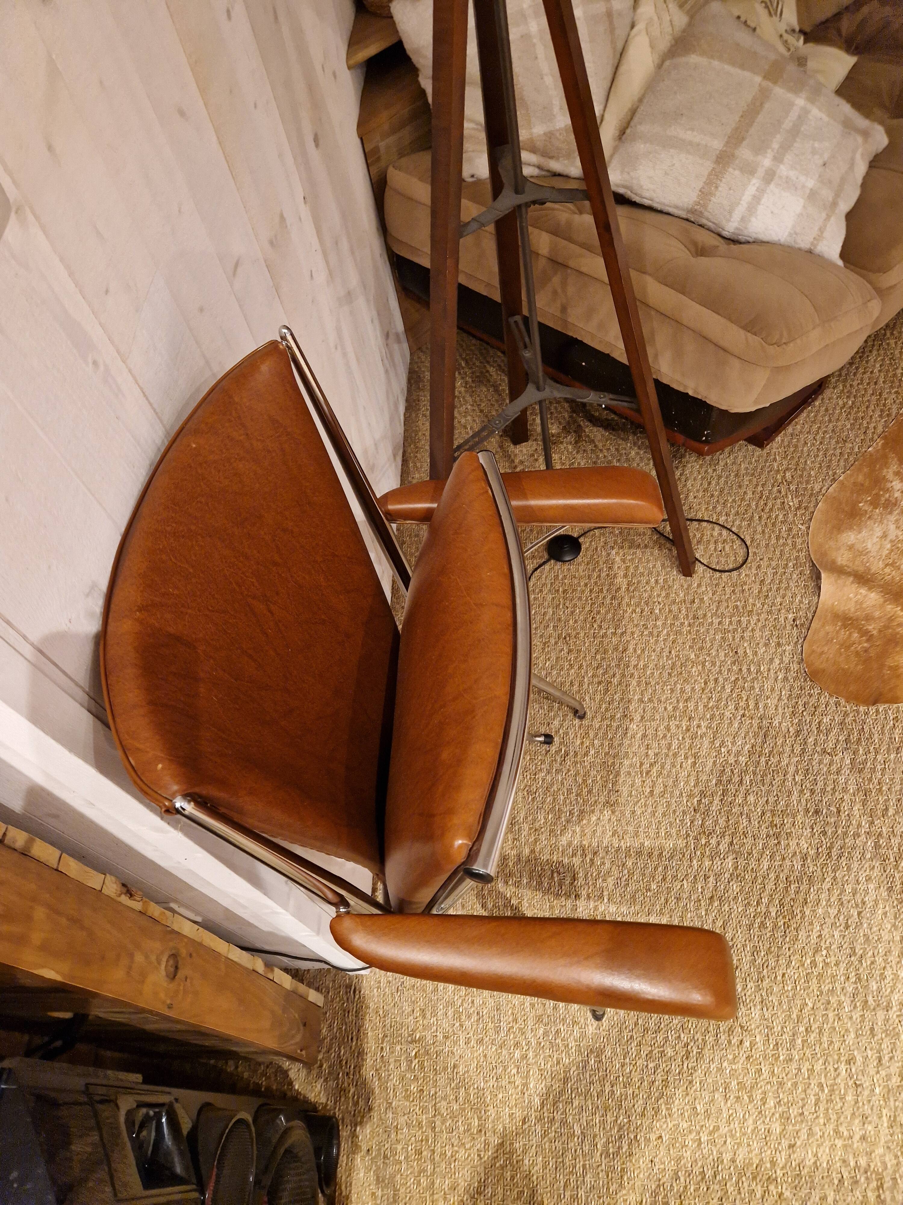 Leatherette folding armchair