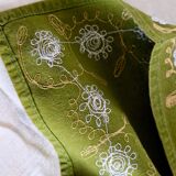 Suite of 8 olive green napkins embroidered vintage flowers 50s