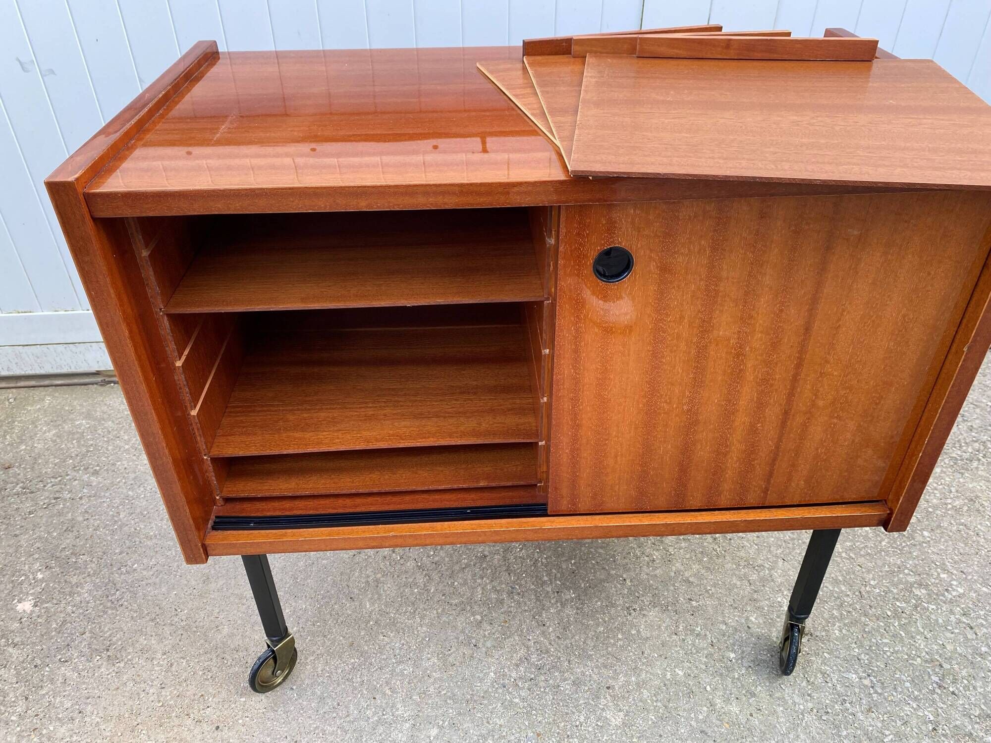 Vintage 50s TV bar cabinet with 2 sliding doors