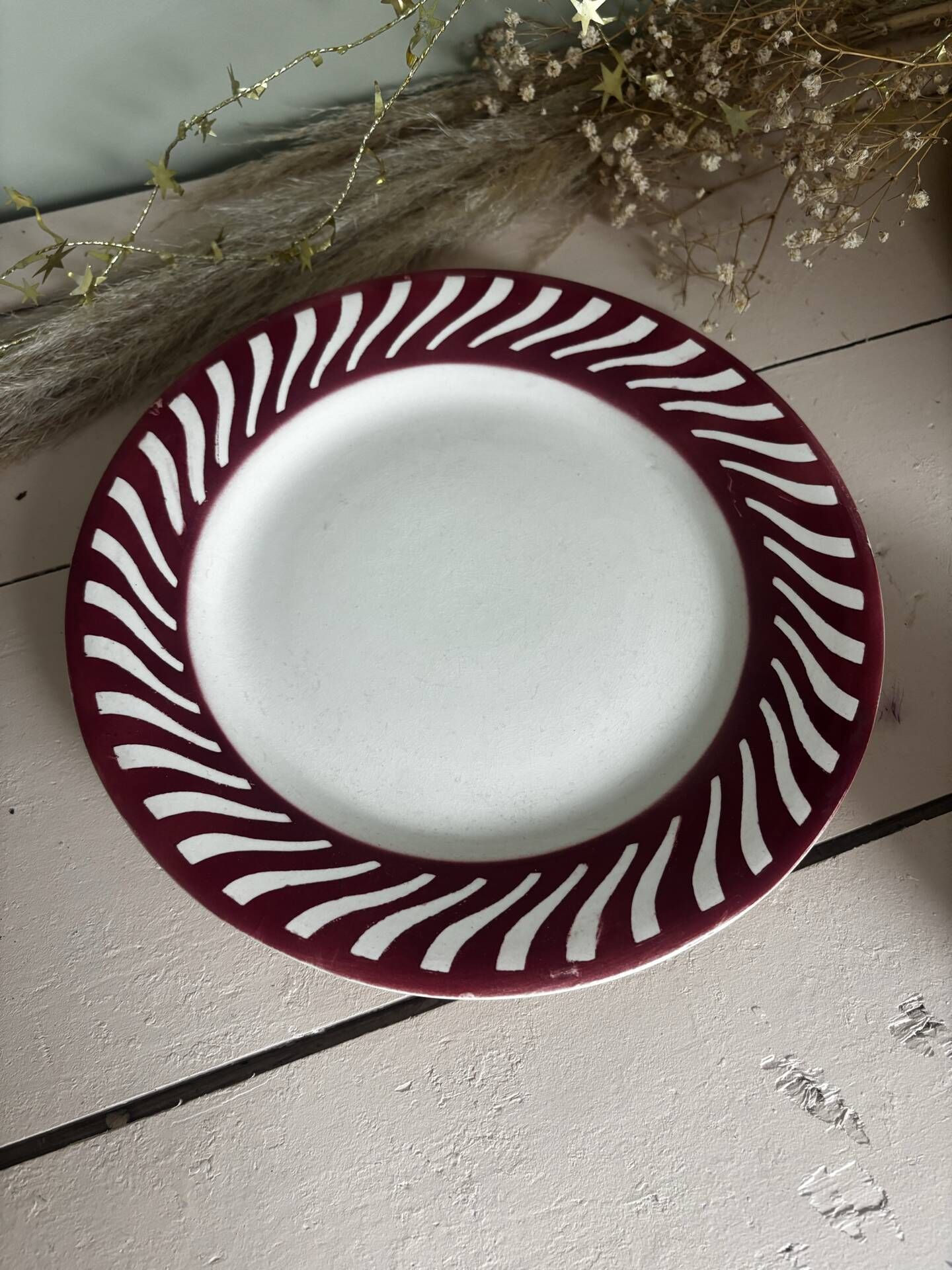 Old earthenware plate from Creil and Montereau, decoration 522.