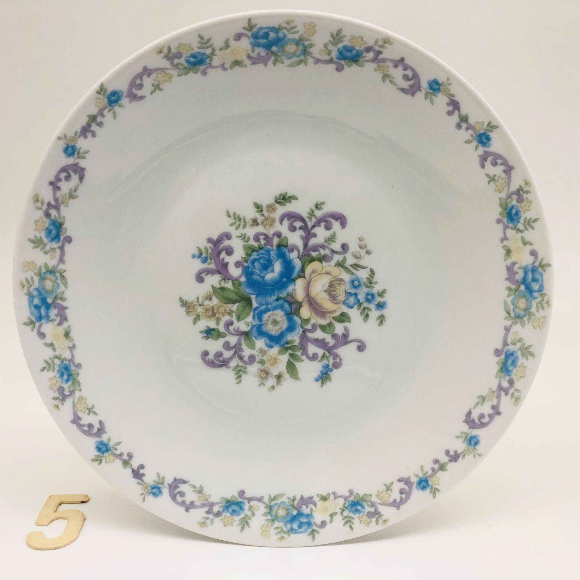 Dessert service Porcelain art, gold cup of good French taste