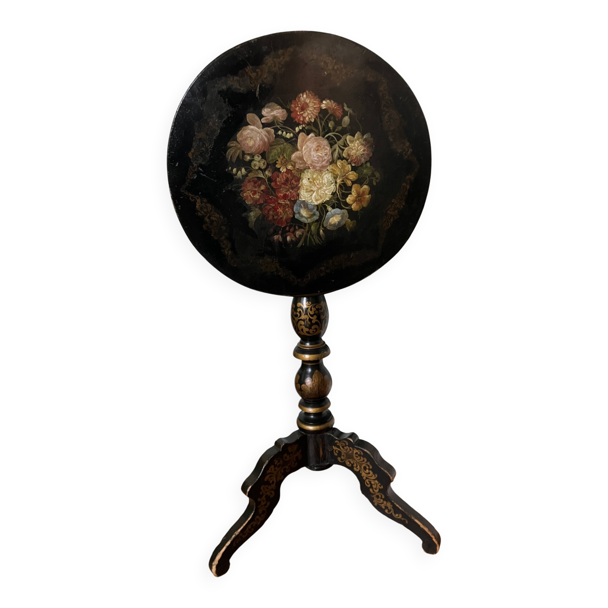 Painted gueridon with floral decoration