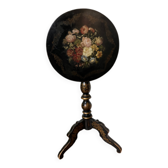 Painted gueridon with floral decoration