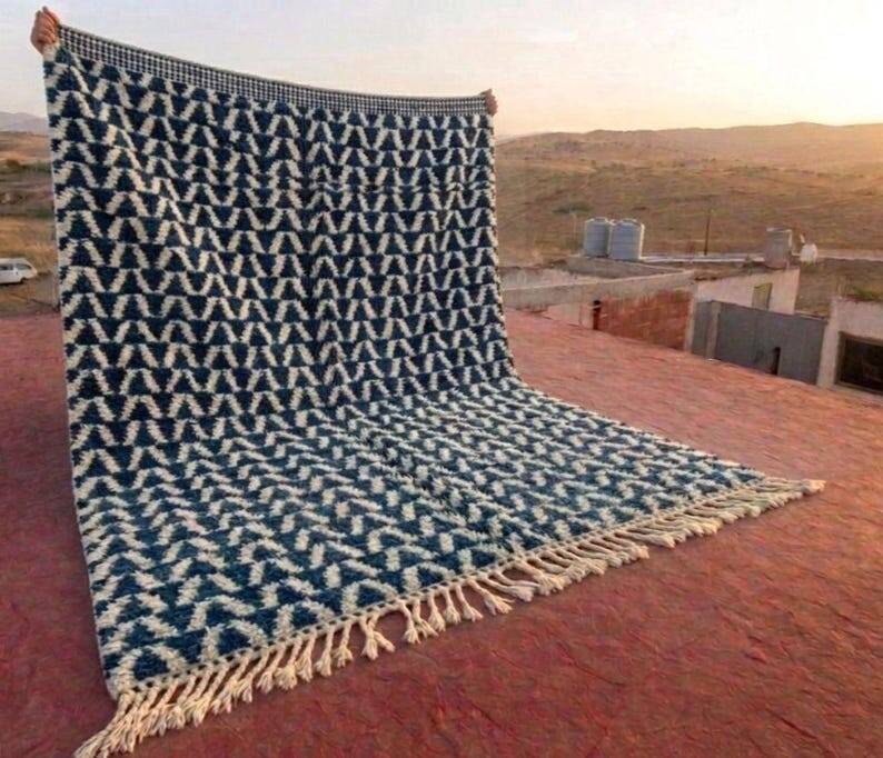 Moroccan Berber rug blue and ecru 300x200 cm – geometric pattern