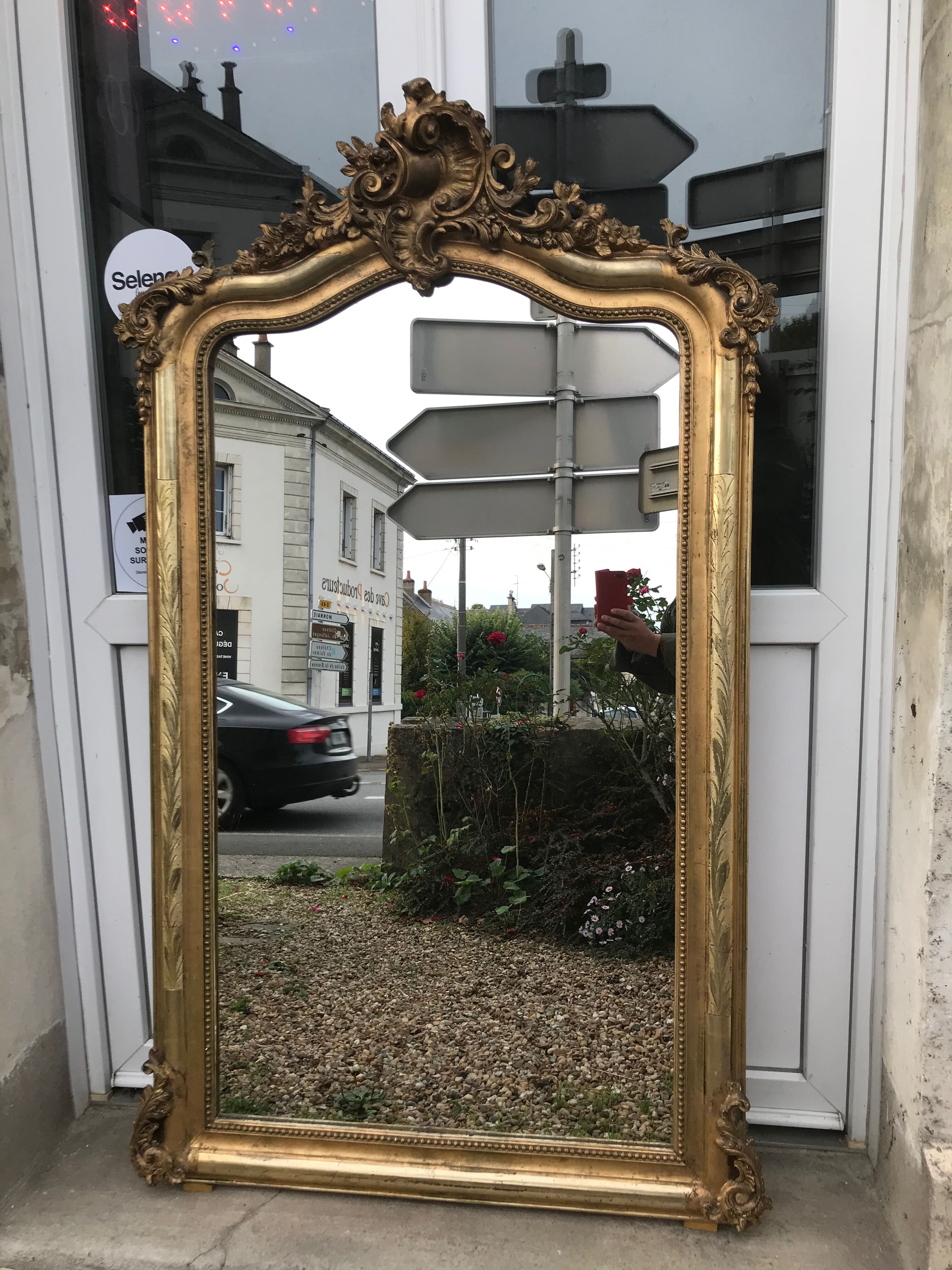 Mirror with a golden leaf pediment, 151x90cm
