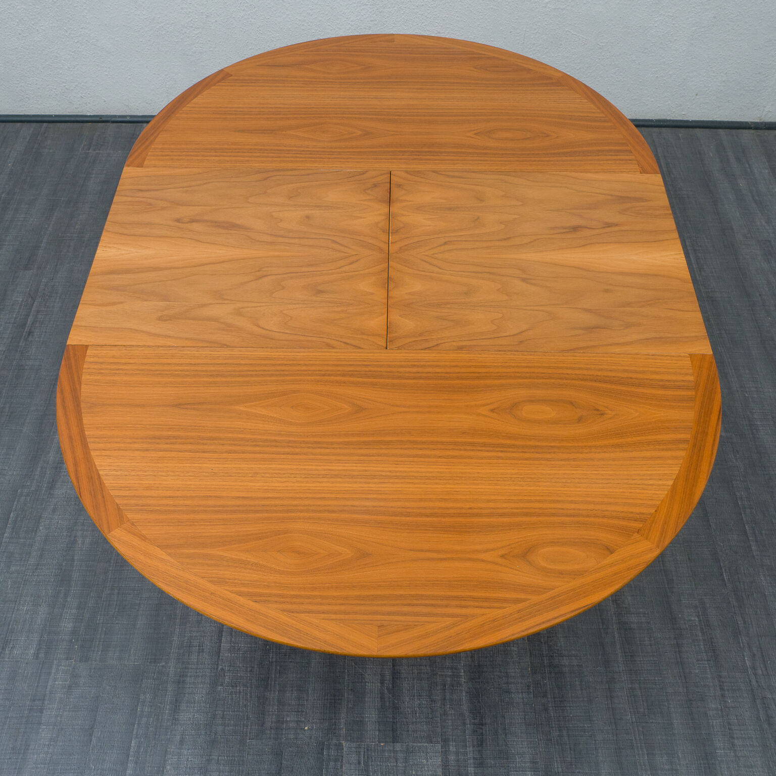 Round dining table, vintage, with extensions