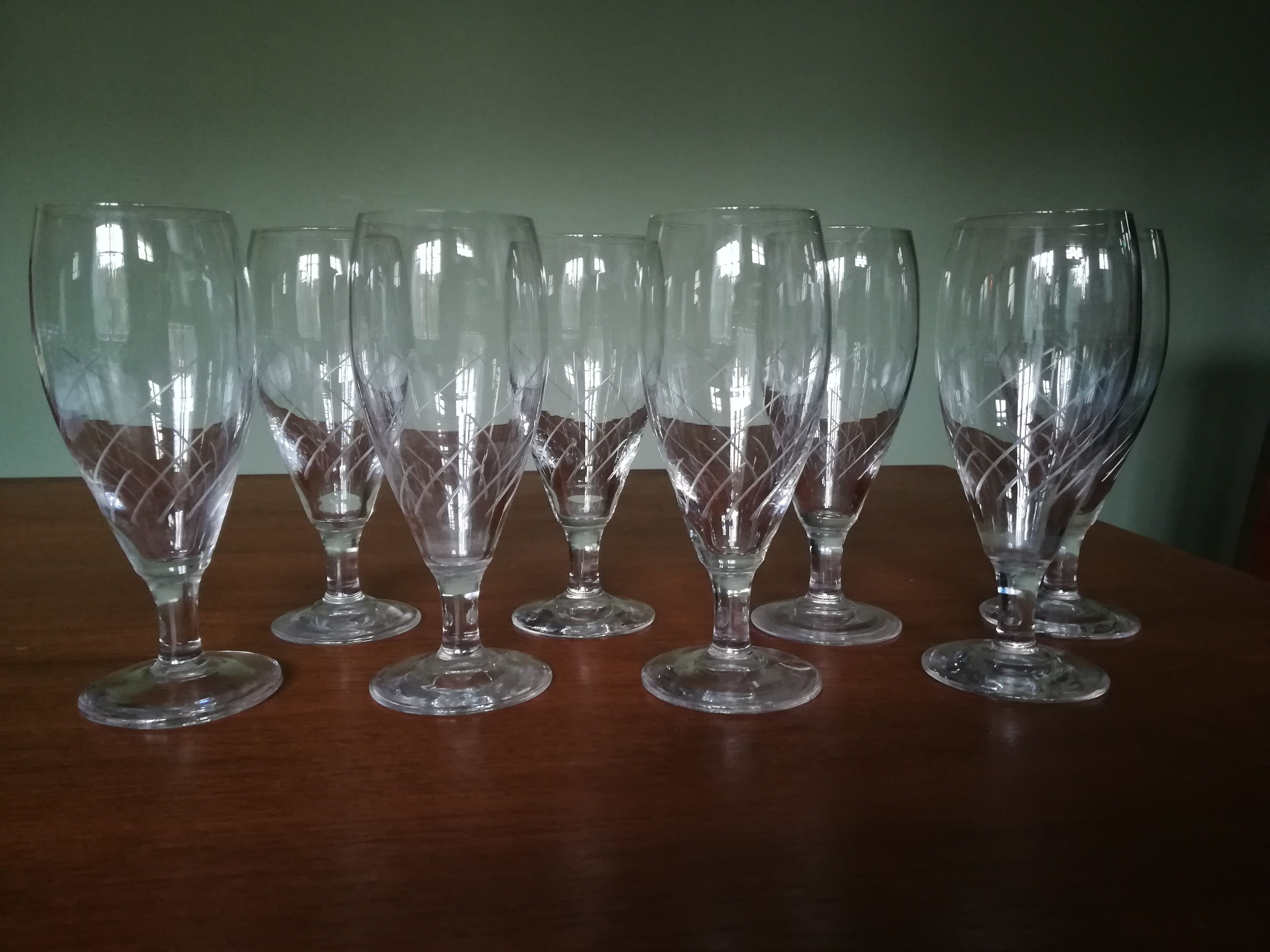Eight champagne flutes in engraved glass