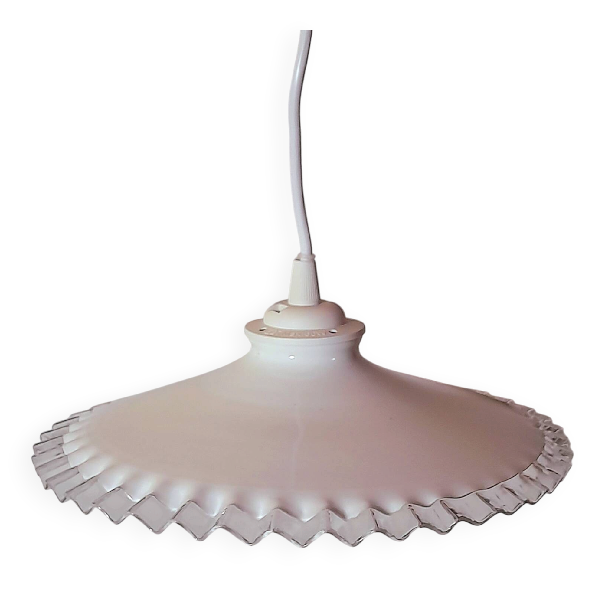Suspension in pleated opaline