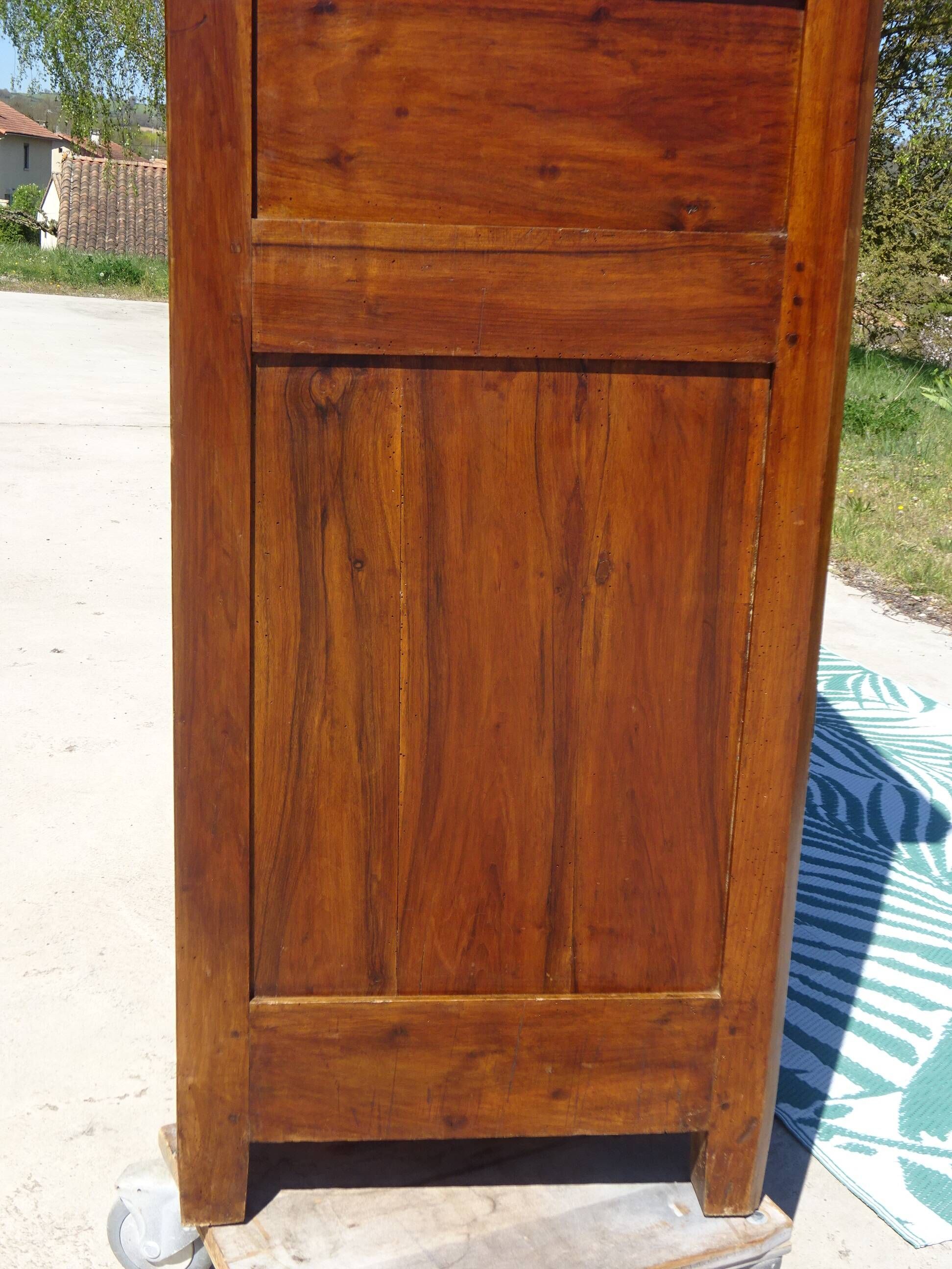 Ancienne armoire Louis Philippe en noyer