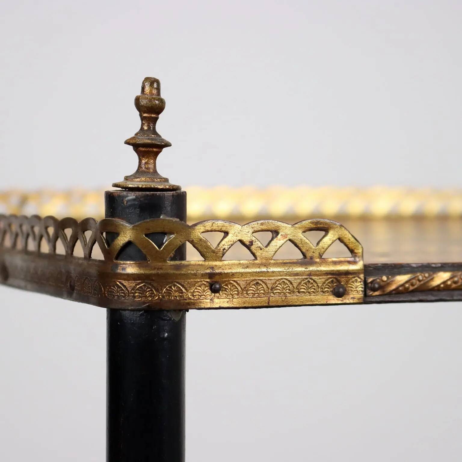 Table d’appoint ancienne en hêtre et métal, Italie, XXe siècle
