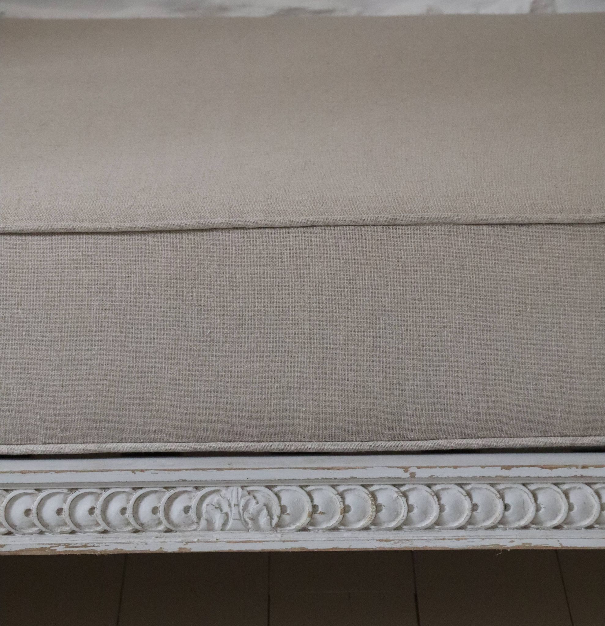 Lit de repos - banquette style Louis XVI retapissé en lin