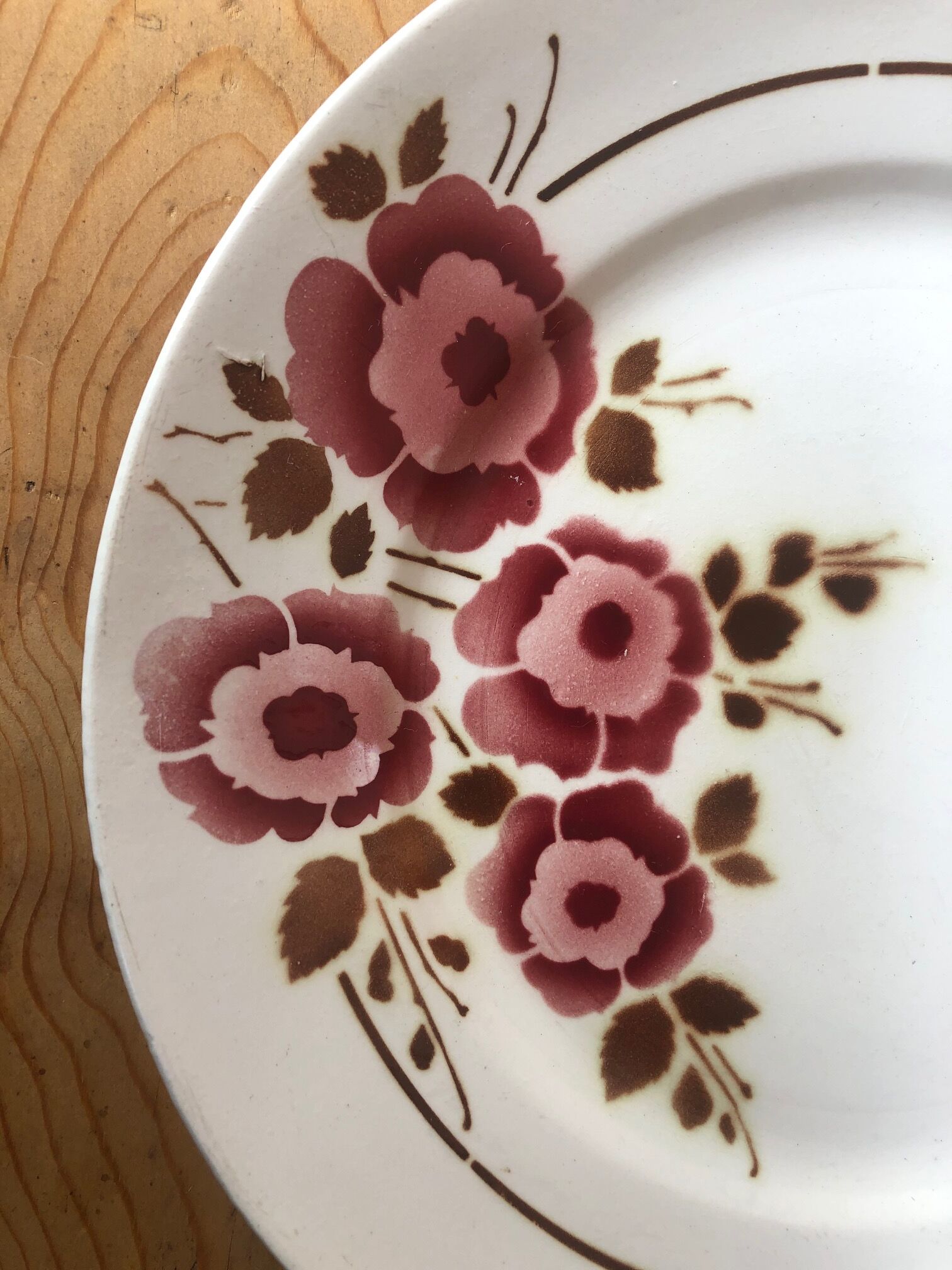 Cake dish with coves St Amand Very nice red and brown floral décor