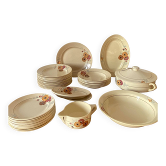 Complete Saint-Amand earthenware service, series 8549, 1940s