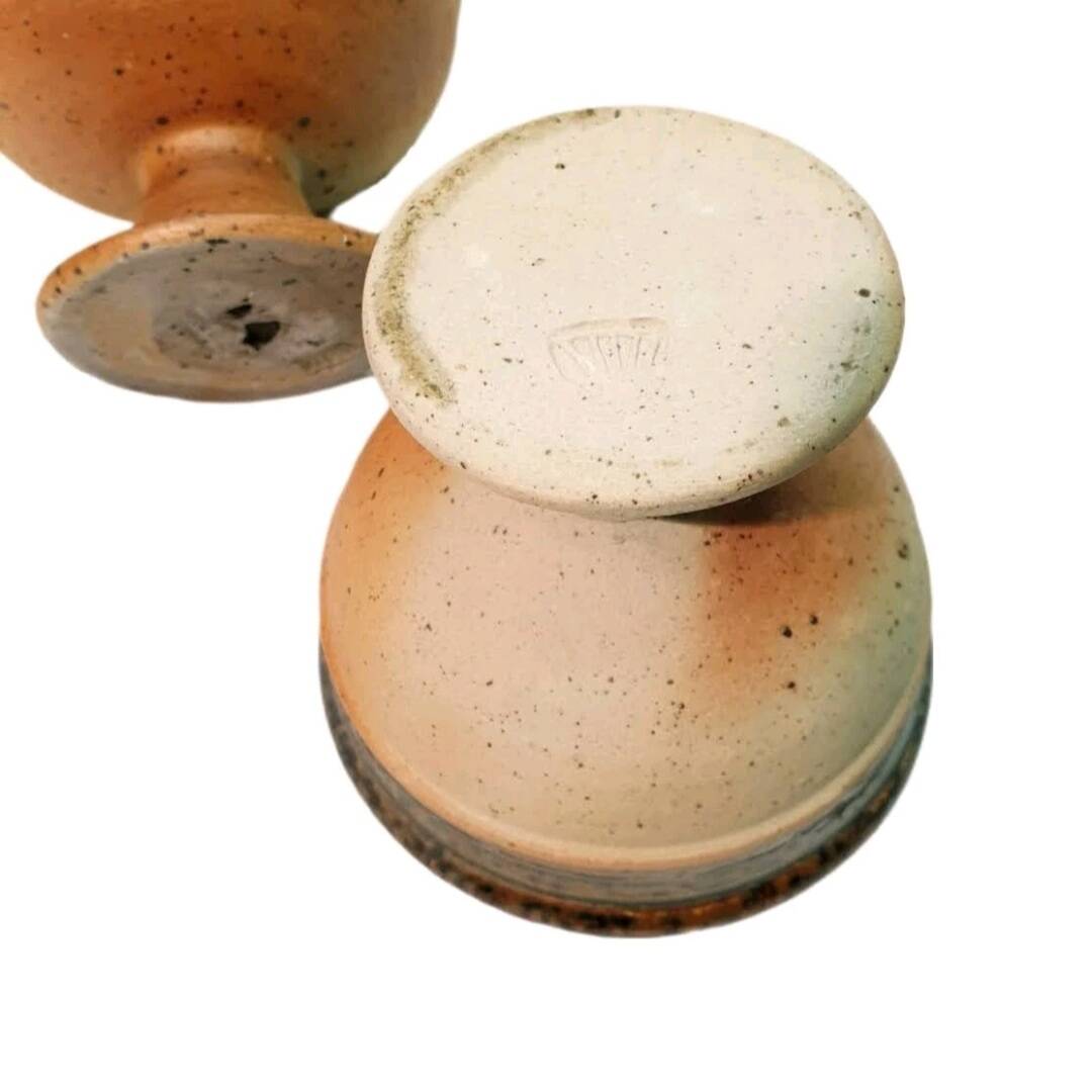 2 glazed stoneware bowls