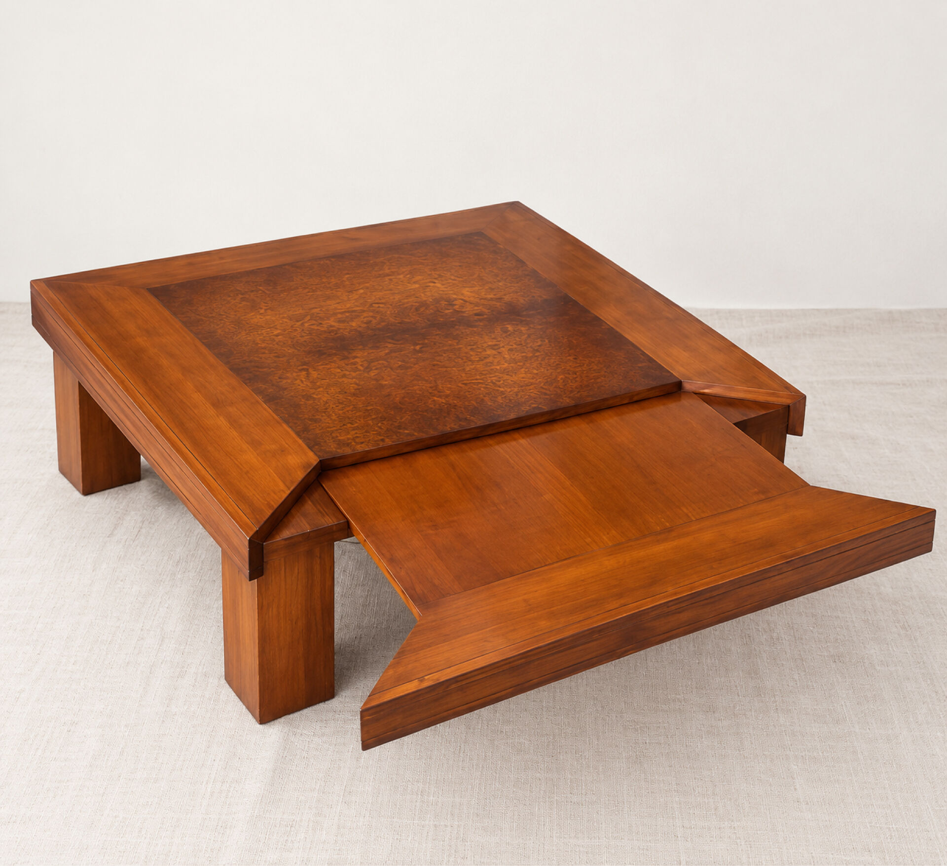 Grande table basse extensible en merisier & loupe de noyer – 1996