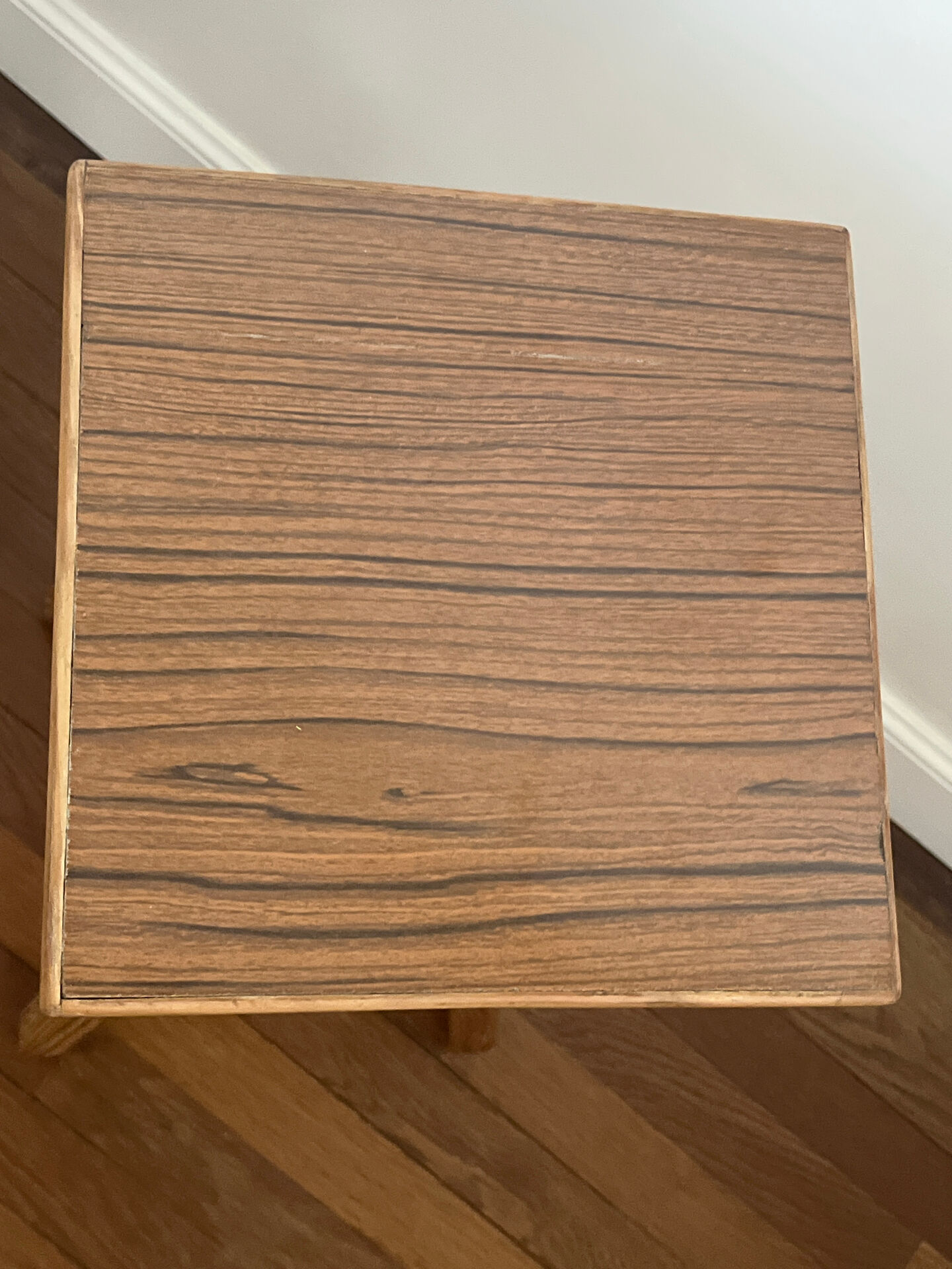 2 tabourets en Formica vintage