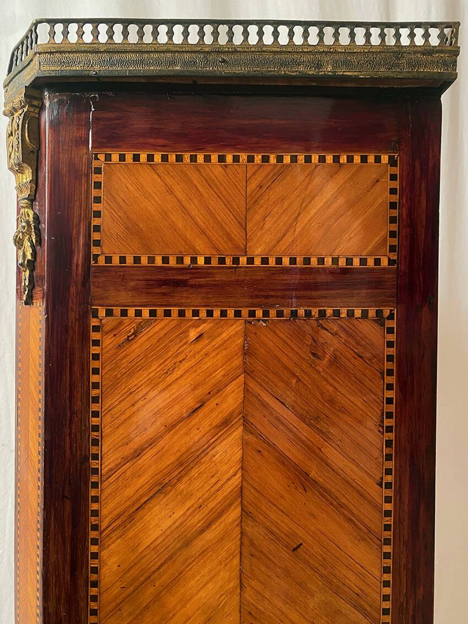 Elegant Louis XVI style chest of drawers, late 19th century