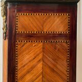 Elégant chiffonnier de style Louis XVI fin XIXe