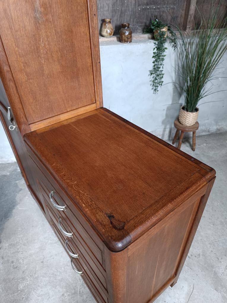 Armoire asymétrique