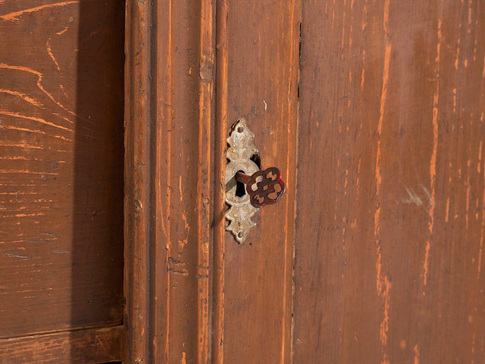 Large antique chest of drawers (circa 1920)