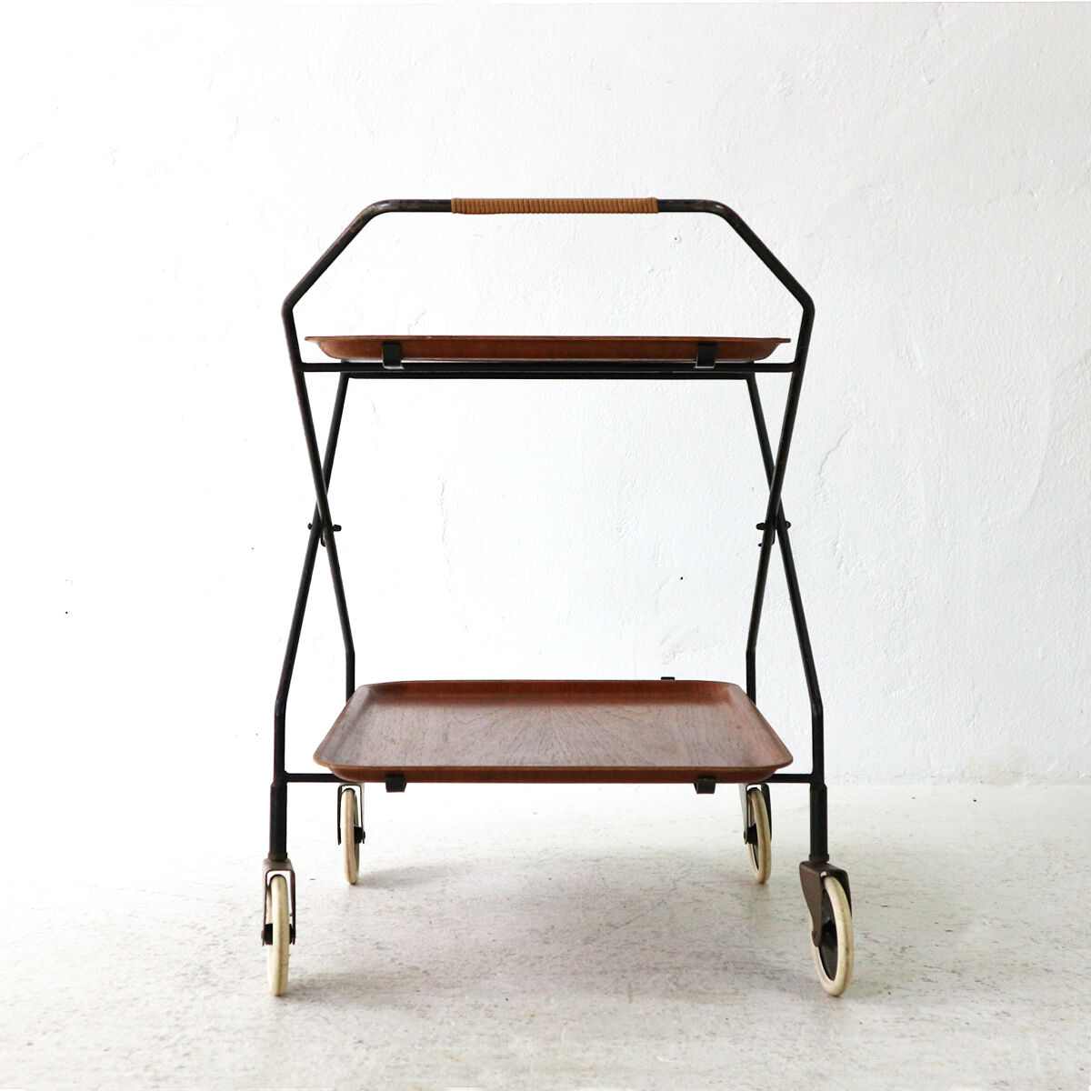 Mid-century modern foldable serving trolley with teak trays