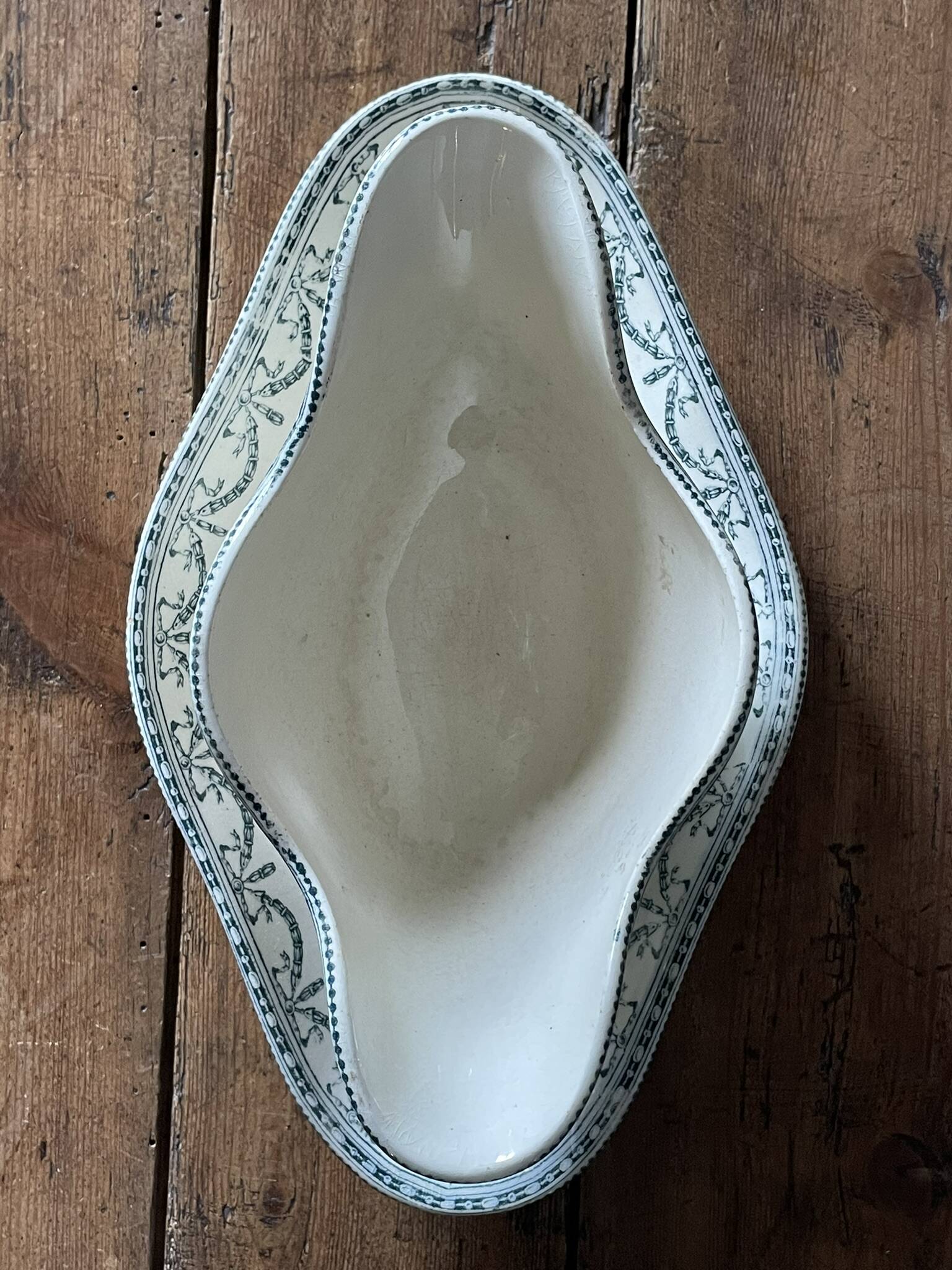 Salins iron ter sauceboat