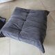 Togo canapé 3 places ligne roset avec un pouf