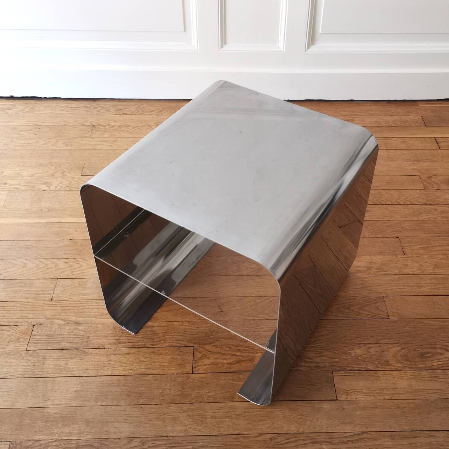 Chevet, table d'appoint inox et plexiglass, 1970