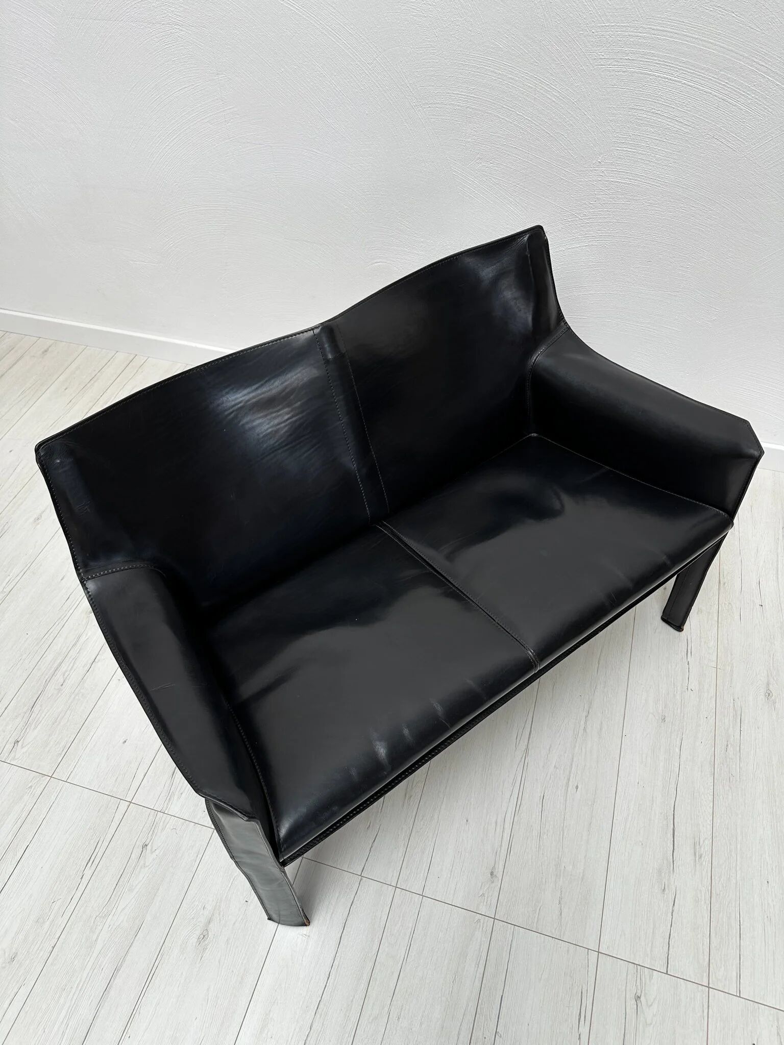 1980s vintage Italian designer ‘CAB 414’ 2-seater leather sofa by Mario Bellini for Cassina in black leather