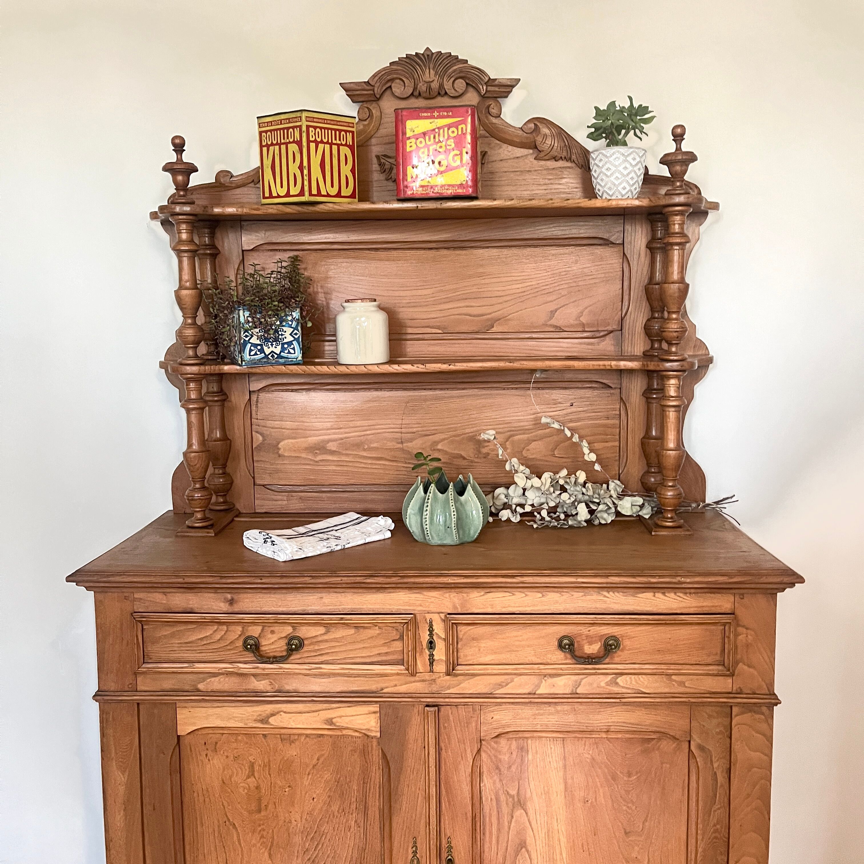 Vaisselier & Parisian sideboard raw wood