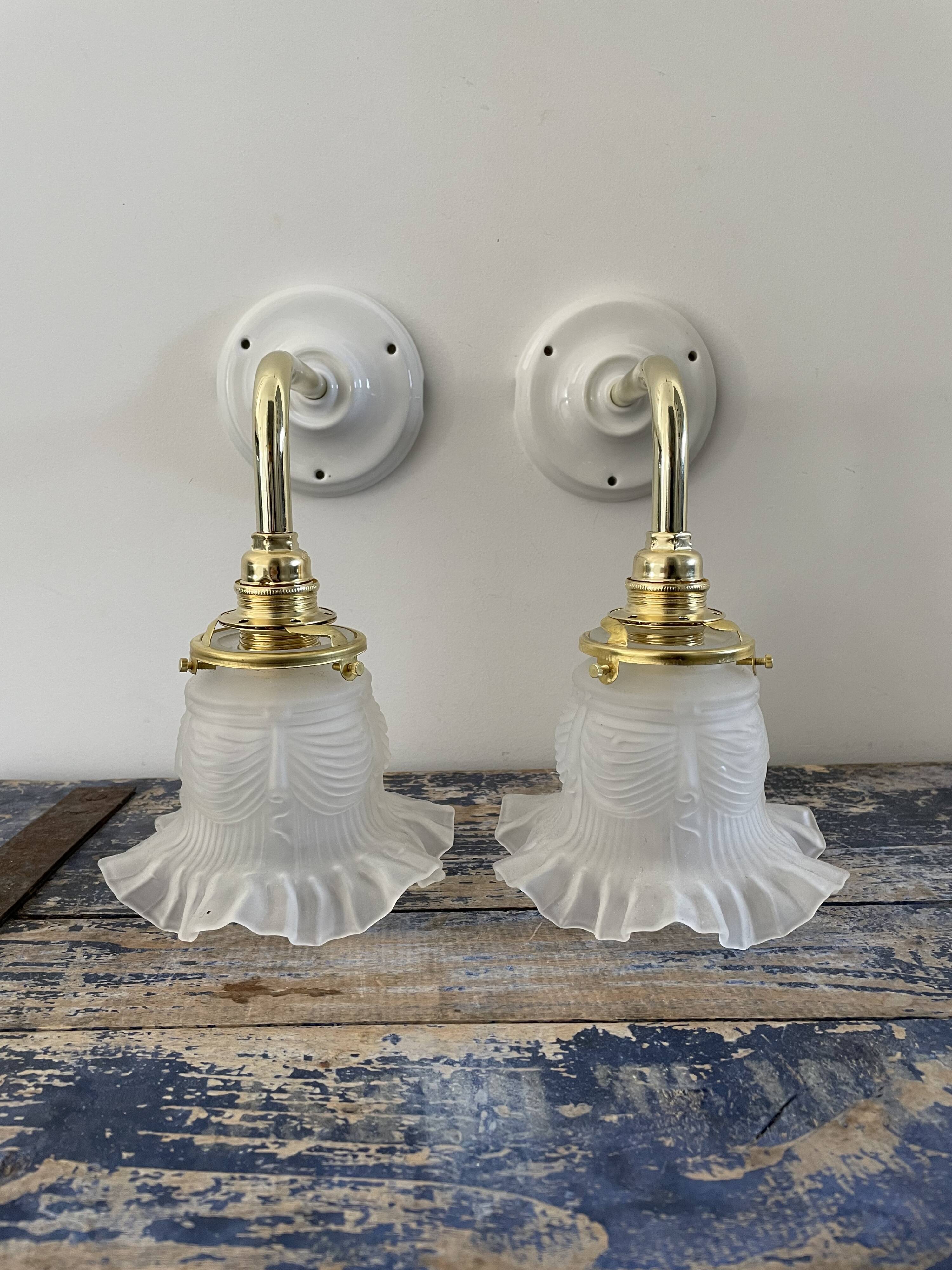 Paire d’appliques Art Déco en verre drapé électrifiées à neuf