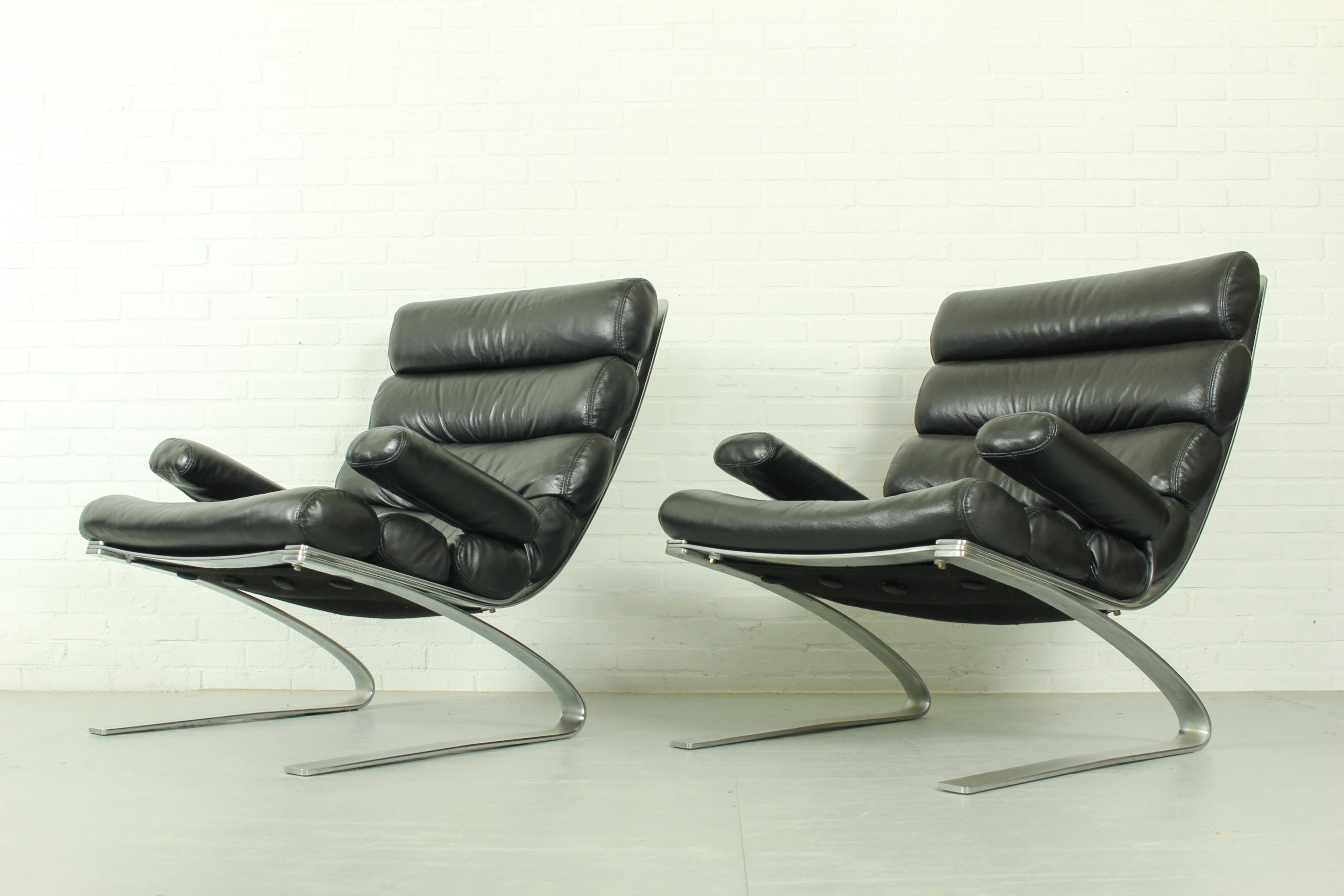 Set of 2 Sinus armchairs in black leather, COR Germany, 1970s