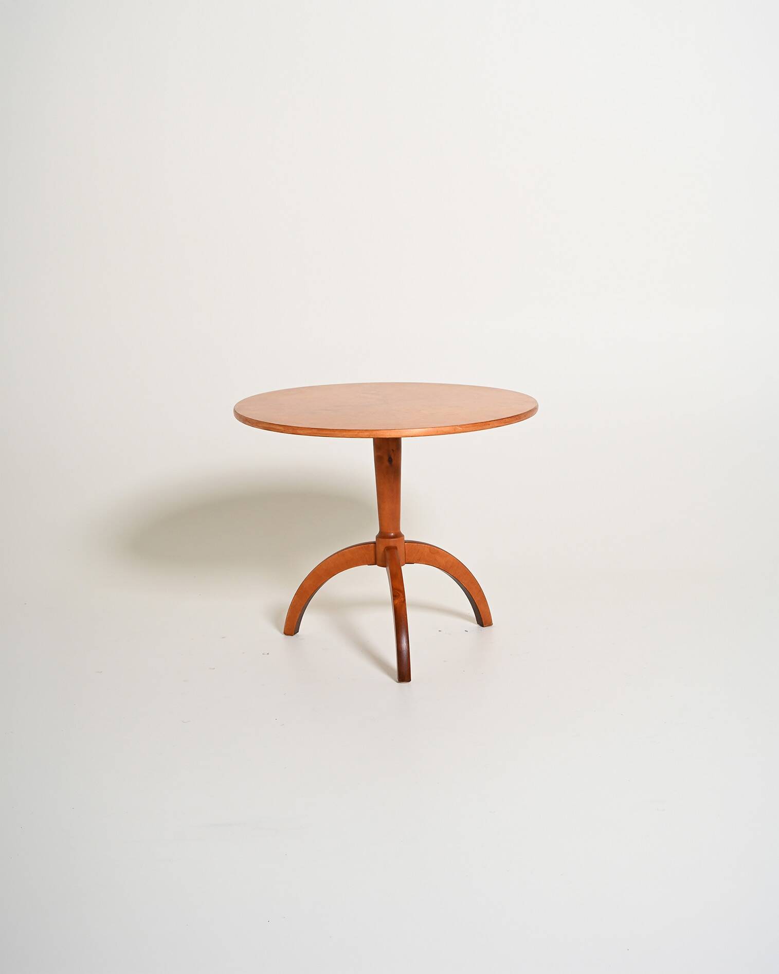 Table basse en bois d'orme, années 1940
