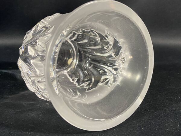 Vase sur piedouche décor feuillagé signé lalique saint-cloud paire possible