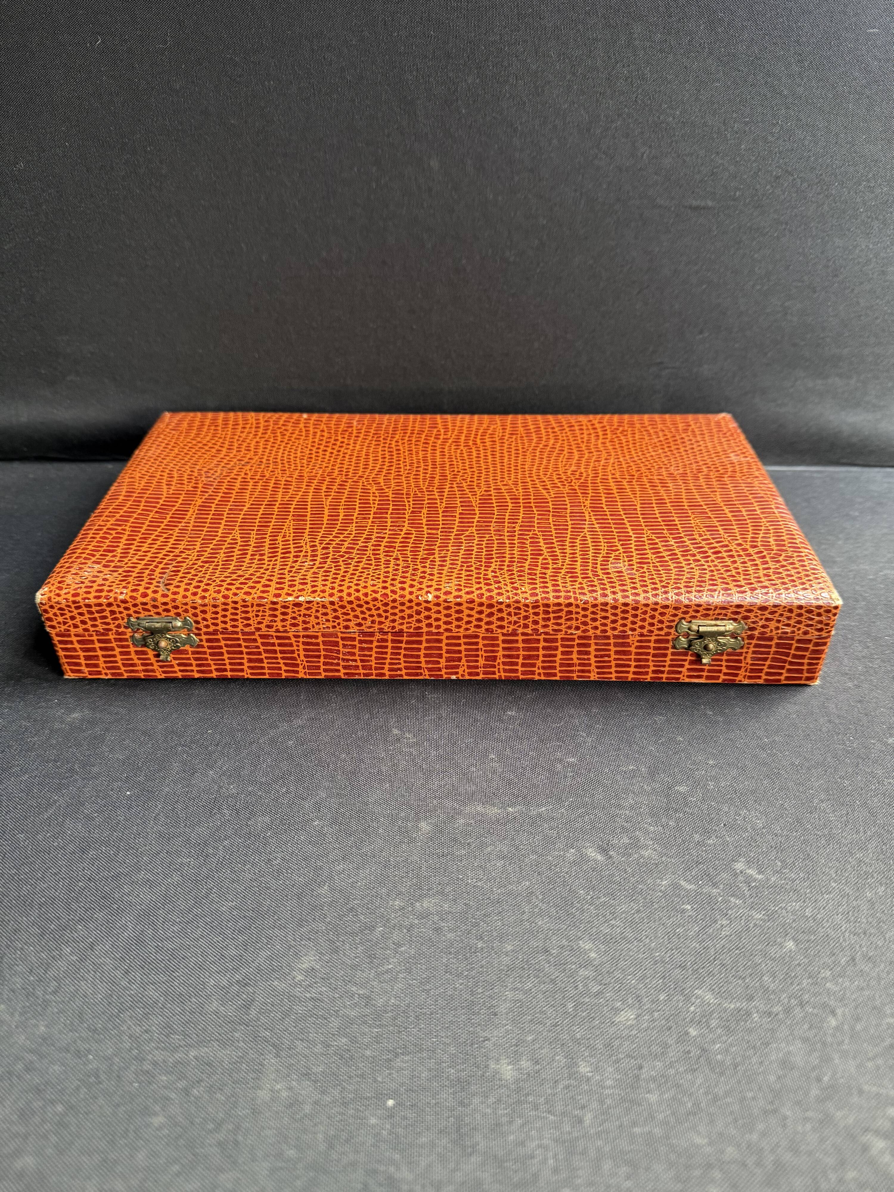 Box of 12 table knives – Silver metal and stainless steel