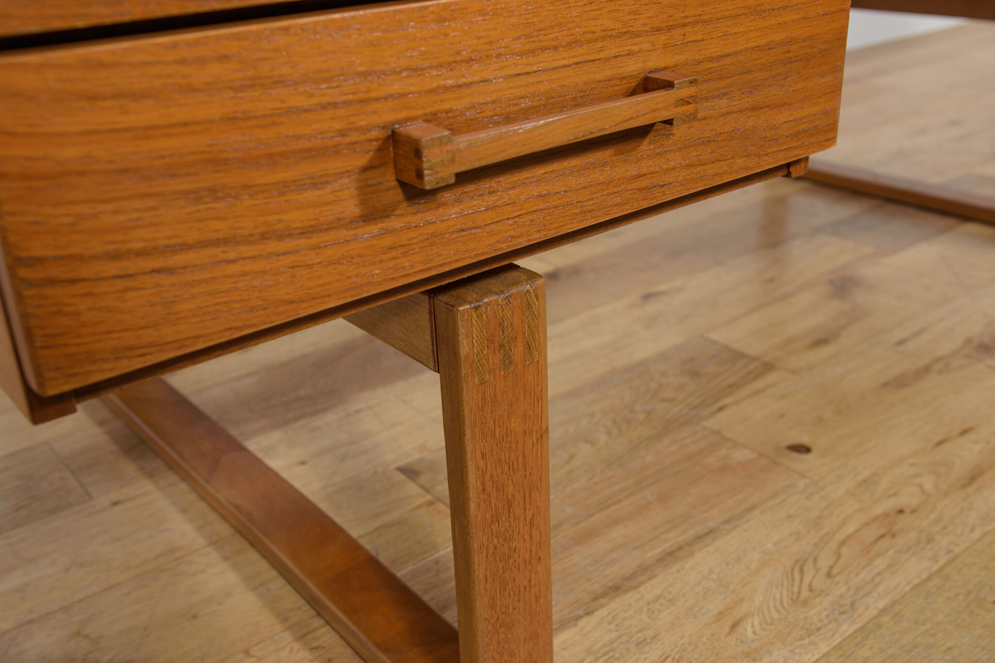 Mid-Century Teak Freestanding Desk by Torben Valeur & Henning Jensen for Dyrlund, Denmark, 1960s